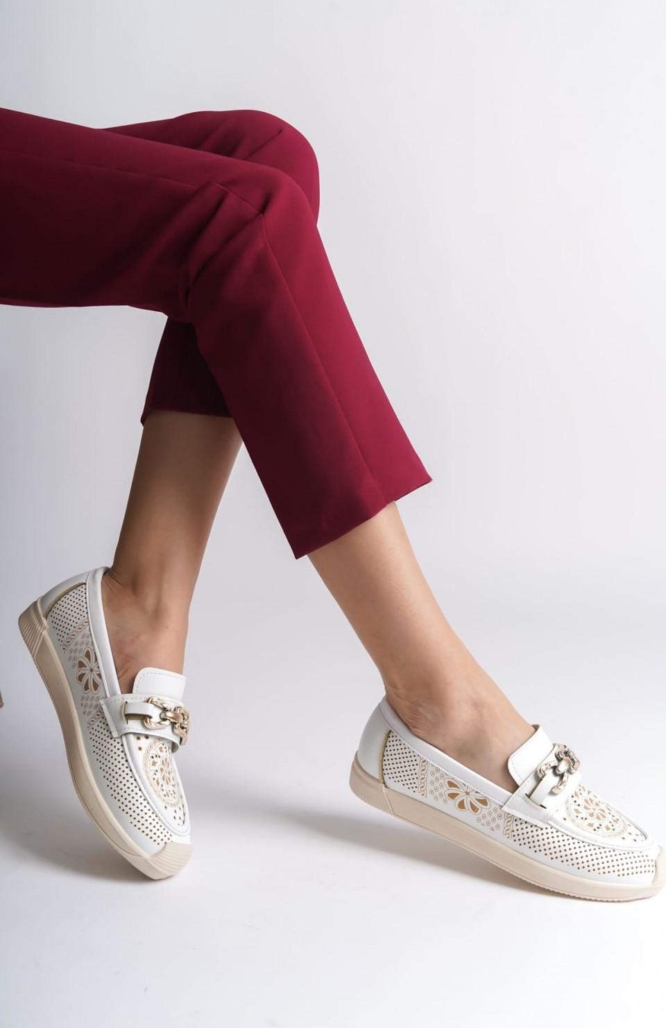 LAYLA Bağcıksız Ortopedik Rahat Taban Çiçek Desenli Kadın Babet Ayakkabı  CKT - Beyaz