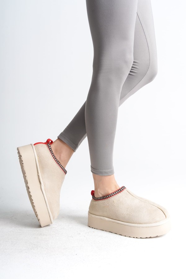 LEILA Bağcıksız Düz ve Kalın Taban İçi Kürklü Kısa Süet Kadın Bot  CKT - Krem