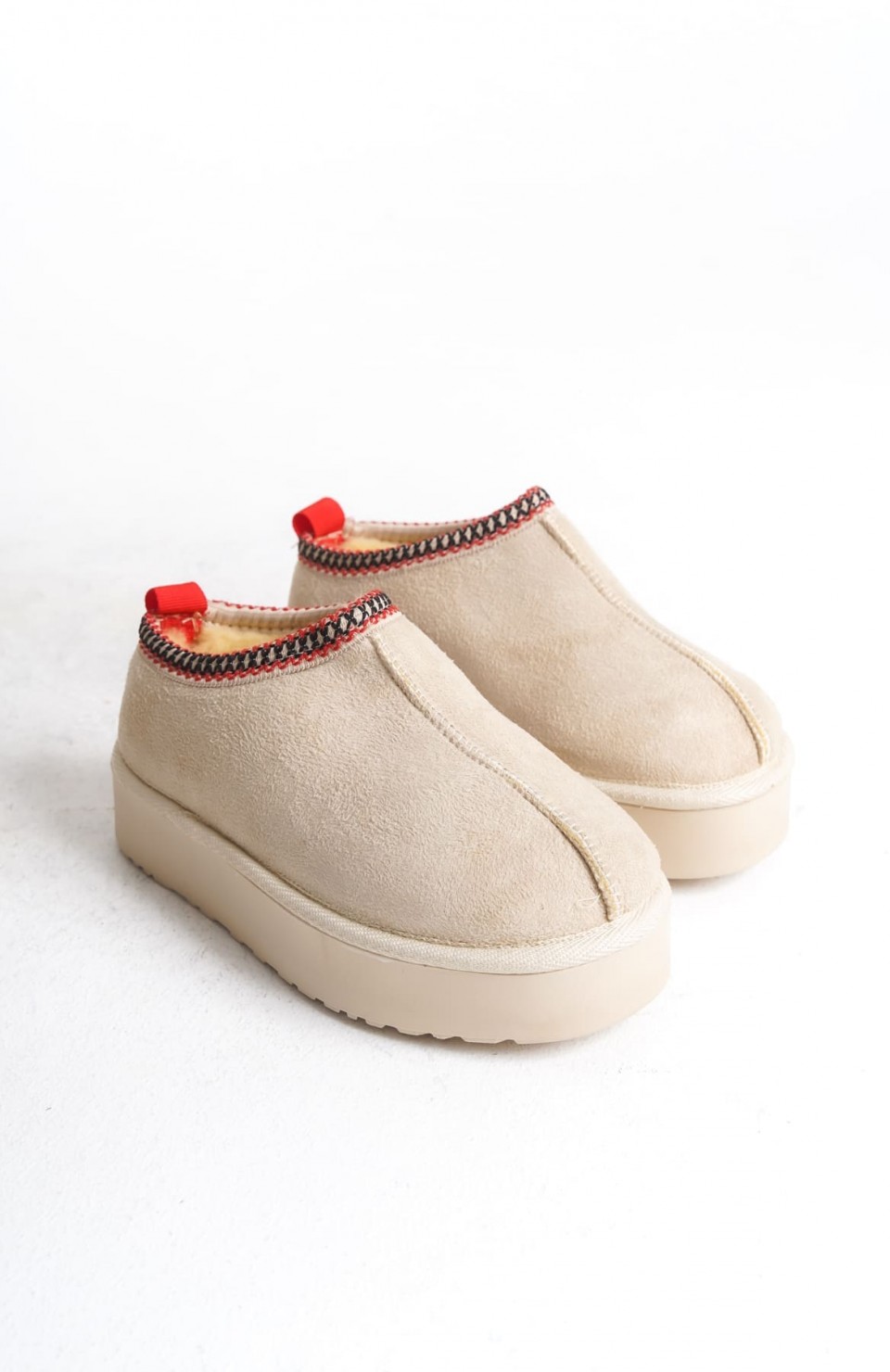 LEILA Bağcıksız Düz ve Kalın Taban İçi Kürklü Kısa Süet Kadın Bot  CKT - Krem