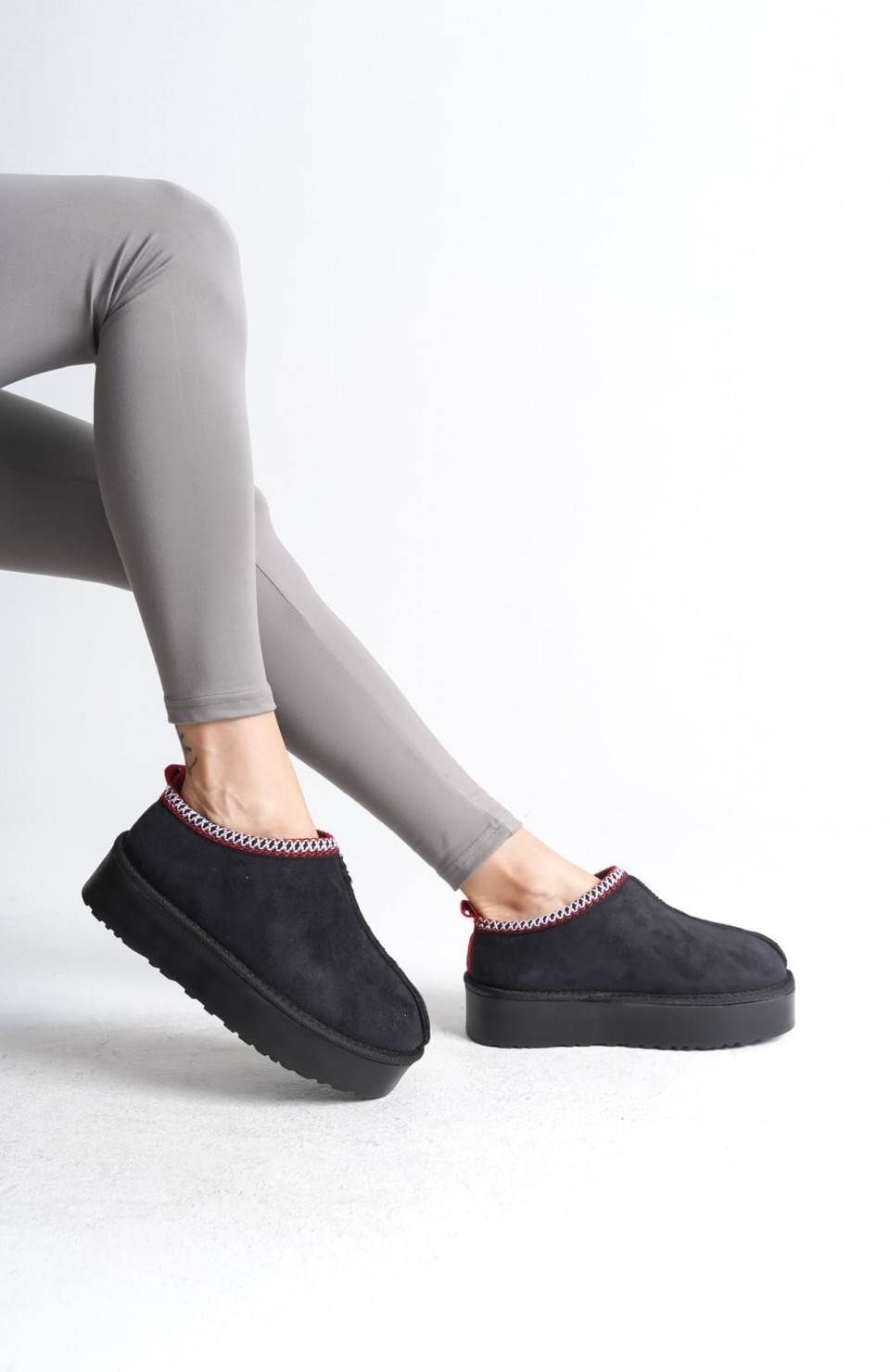 LEILA Bağcıksız Düz ve Kalın Taban İçi Kürklü Kısa Süet Kadın Bot  SST - Siyah