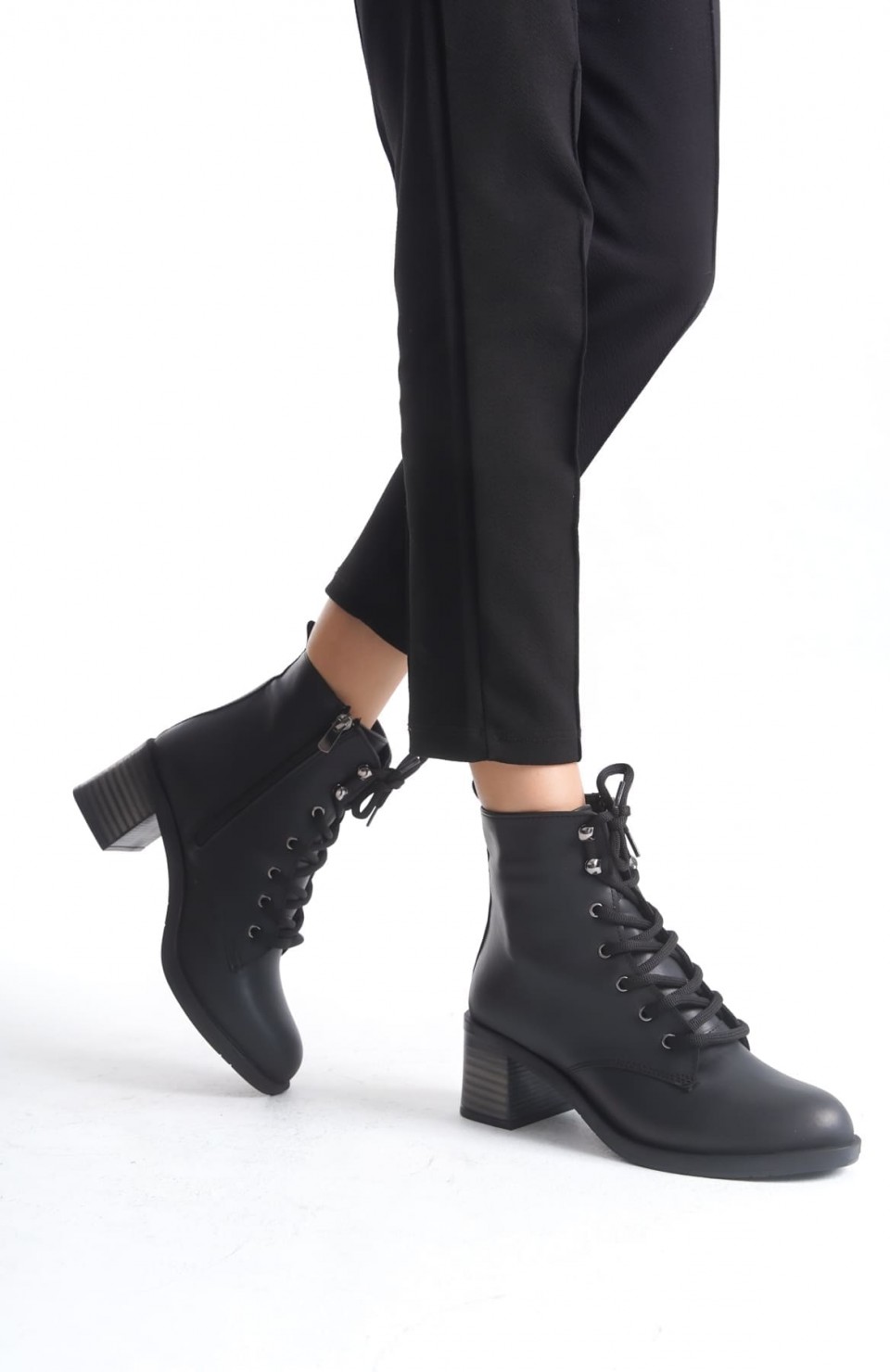 LENA Bağcıklı Fermuarlı Ortopedik Taban Topuklu Kadın Bot  CST - Siyah