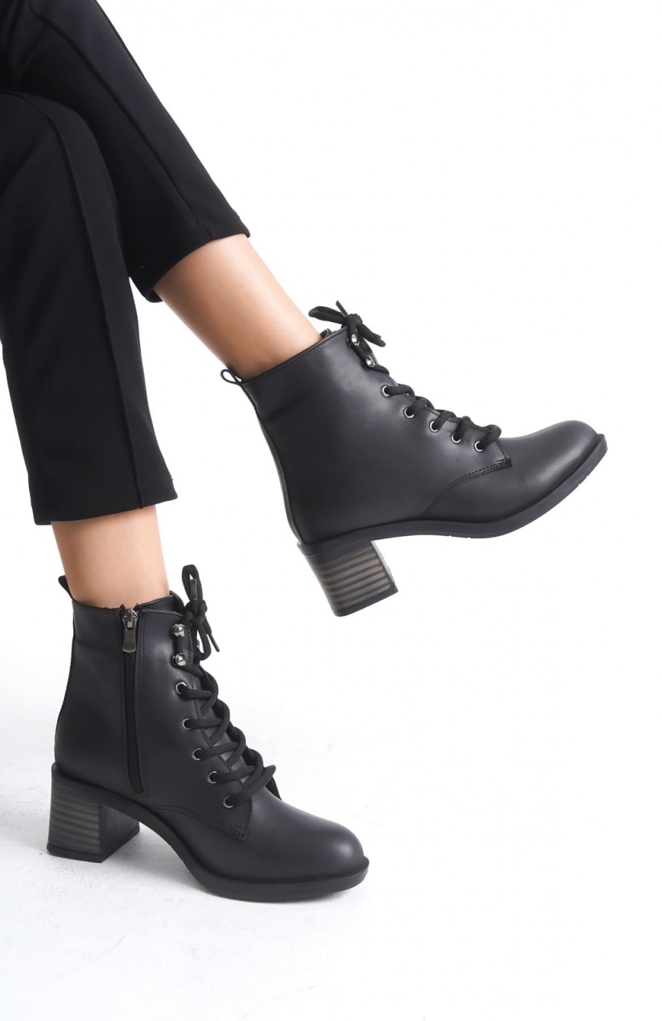 LENA Bağcıklı Fermuarlı Ortopedik Taban Topuklu Kadın Bot  CST - Siyah