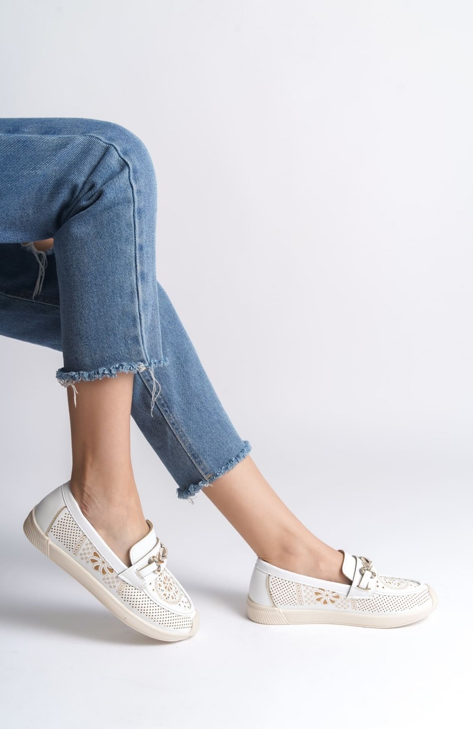 LILY Bağcıksız Ortopedik Rahat Taban Çiçek Desenli Kadın Babet Ayakkabı  CKT - Beyaz