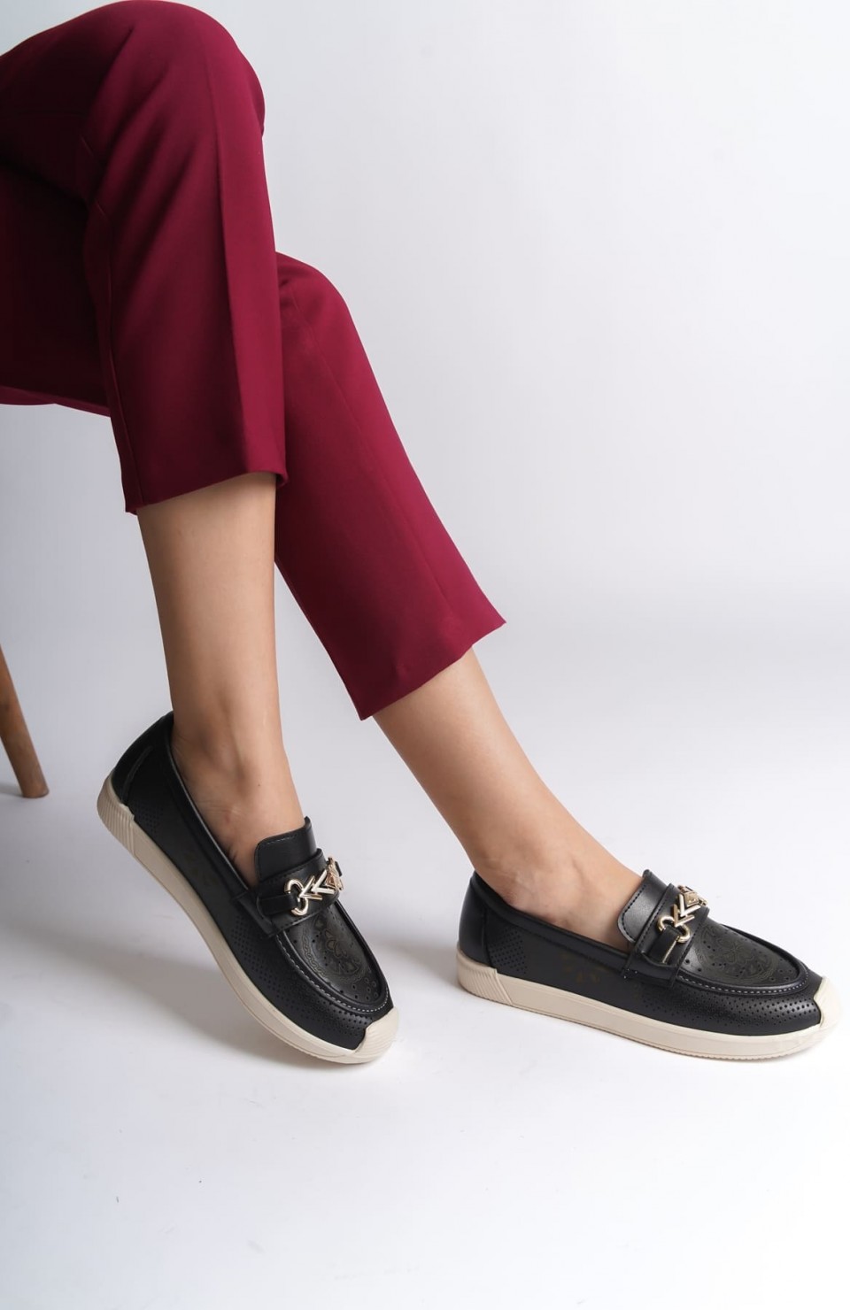 LILY Bağcıksız Ortopedik Rahat Taban Çiçek Desenli Kadın Babet Ayakkabı  CKT - Siyah