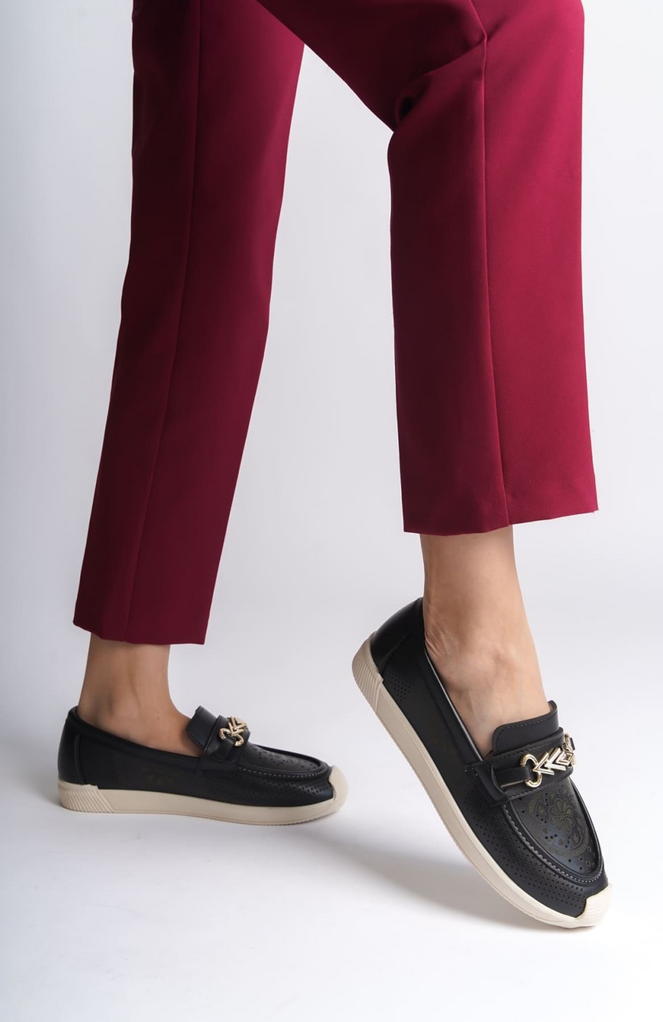 LILY Bağcıksız Ortopedik Rahat Taban Çiçek Desenli Kadın Babet Ayakkabı  CKT - Siyah