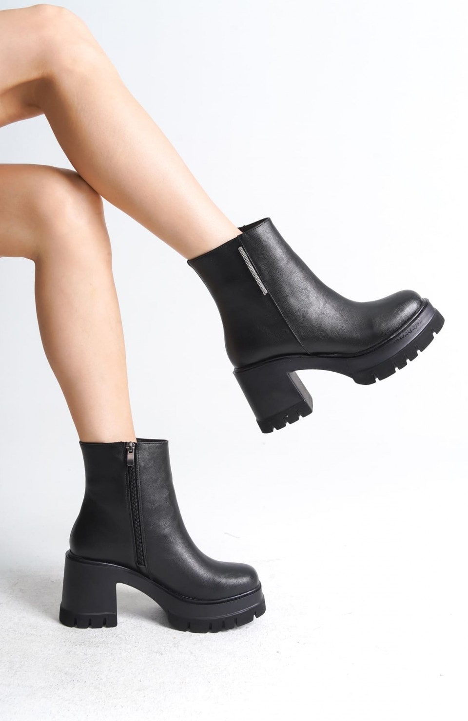 LISSE Fermuarlı Ortopedik Taban Kalın Topuklu Kadın Bot CST - Siyah