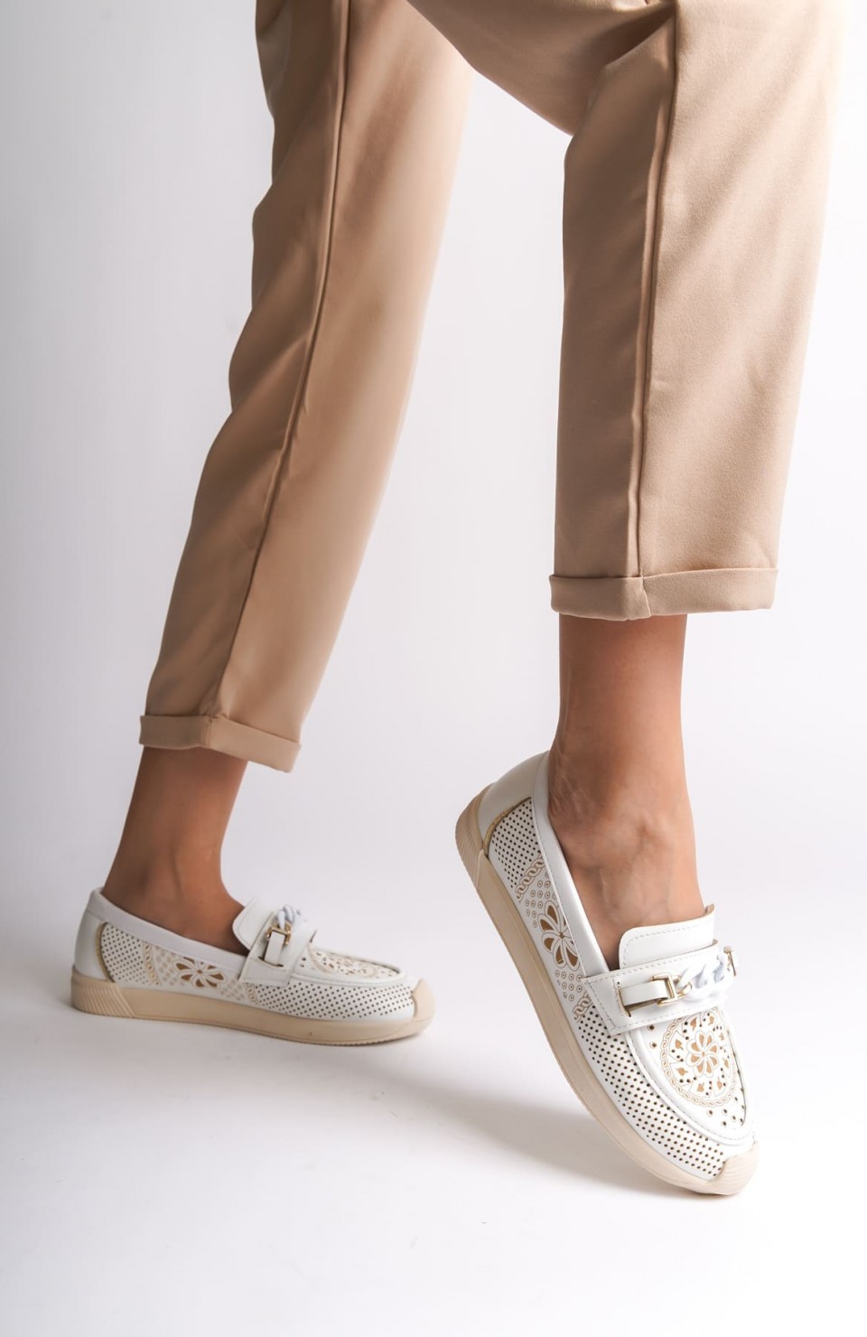 LIZY Bağcıksız Ortopedik Rahat Taban Çiçek Desenli Kadın Babet Ayakkabı  CKT - Beyaz