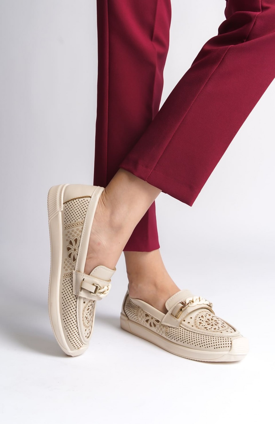 LIZY Bağcıksız Ortopedik Rahat Taban Çiçek Desenli Kadın Babet Ayakkabı  CKT - Krem