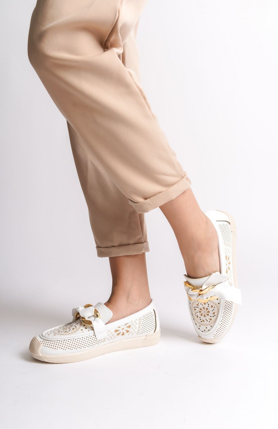 LYDIA Bağcıksız Ortopedik Rahat Taban Çiçek Desenli Kadın Babet Ayakkabı  CKT - Beyaz