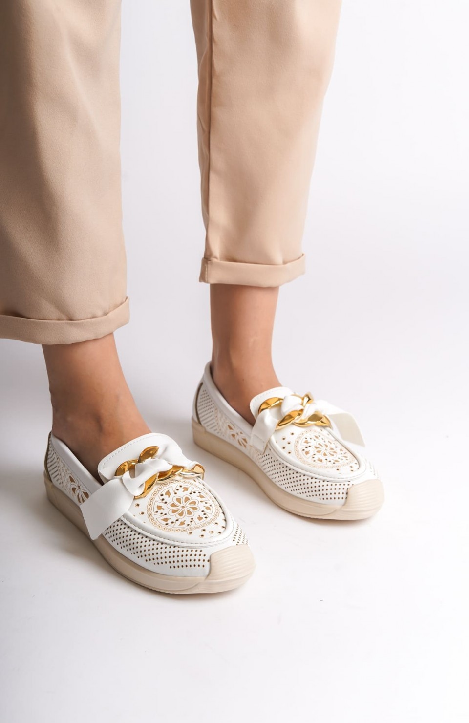 LYDIA Bağcıksız Ortopedik Rahat Taban Çiçek Desenli Kadın Babet Ayakkabı  CKT - Beyaz