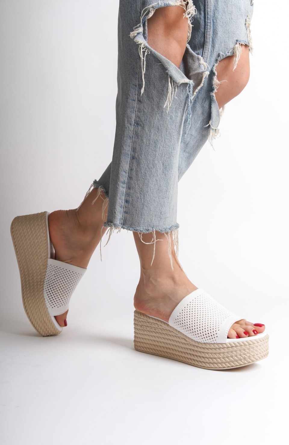 MARLA Dolgu Topuklu Ortopedik Taban Hasır Görünümlü Triko Kadın Terlik  TKT - Beyaz