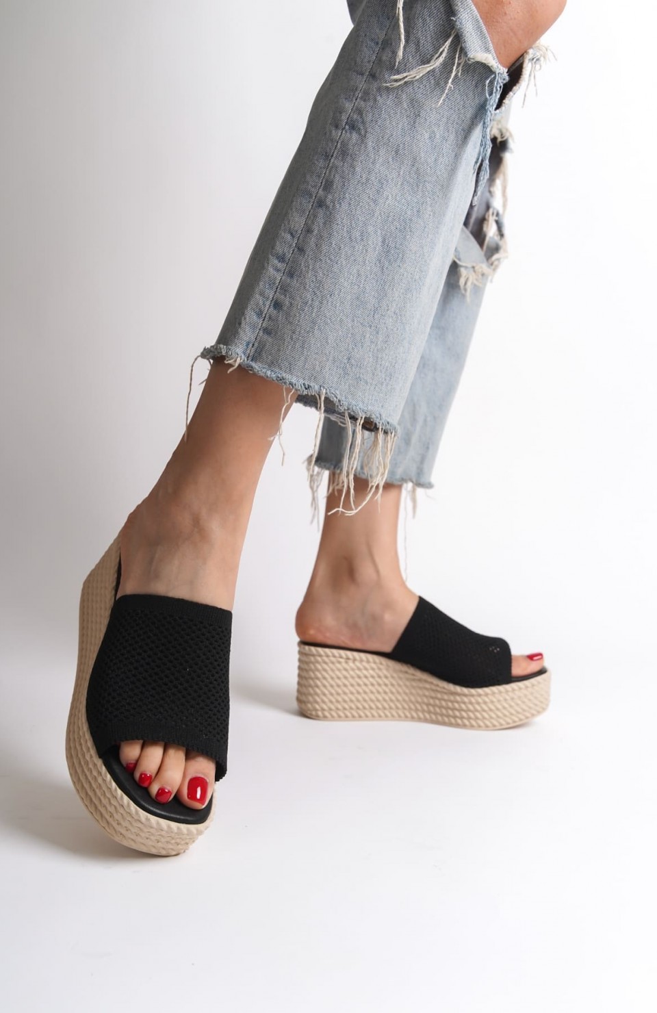 MARLA Dolgu Topuklu Ortopedik Taban Hasır Görünümlü Triko Kadın Terlik  TKT - Siyah