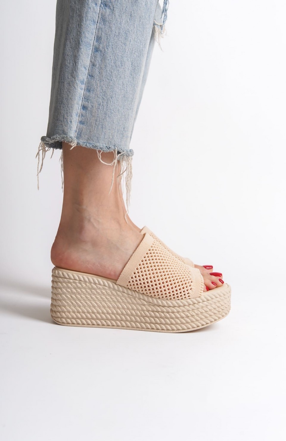 MARLA Dolgu Topuklu Ortopedik Taban Hasır Görünümlü Triko Kadın Terlik  TKT - Ten