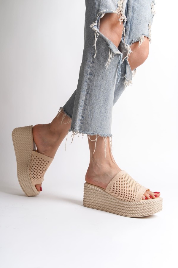 MARLA Dolgu Topuklu Ortopedik Taban Hasır Görünümlü Triko Kadın Terlik  TKT - Ten