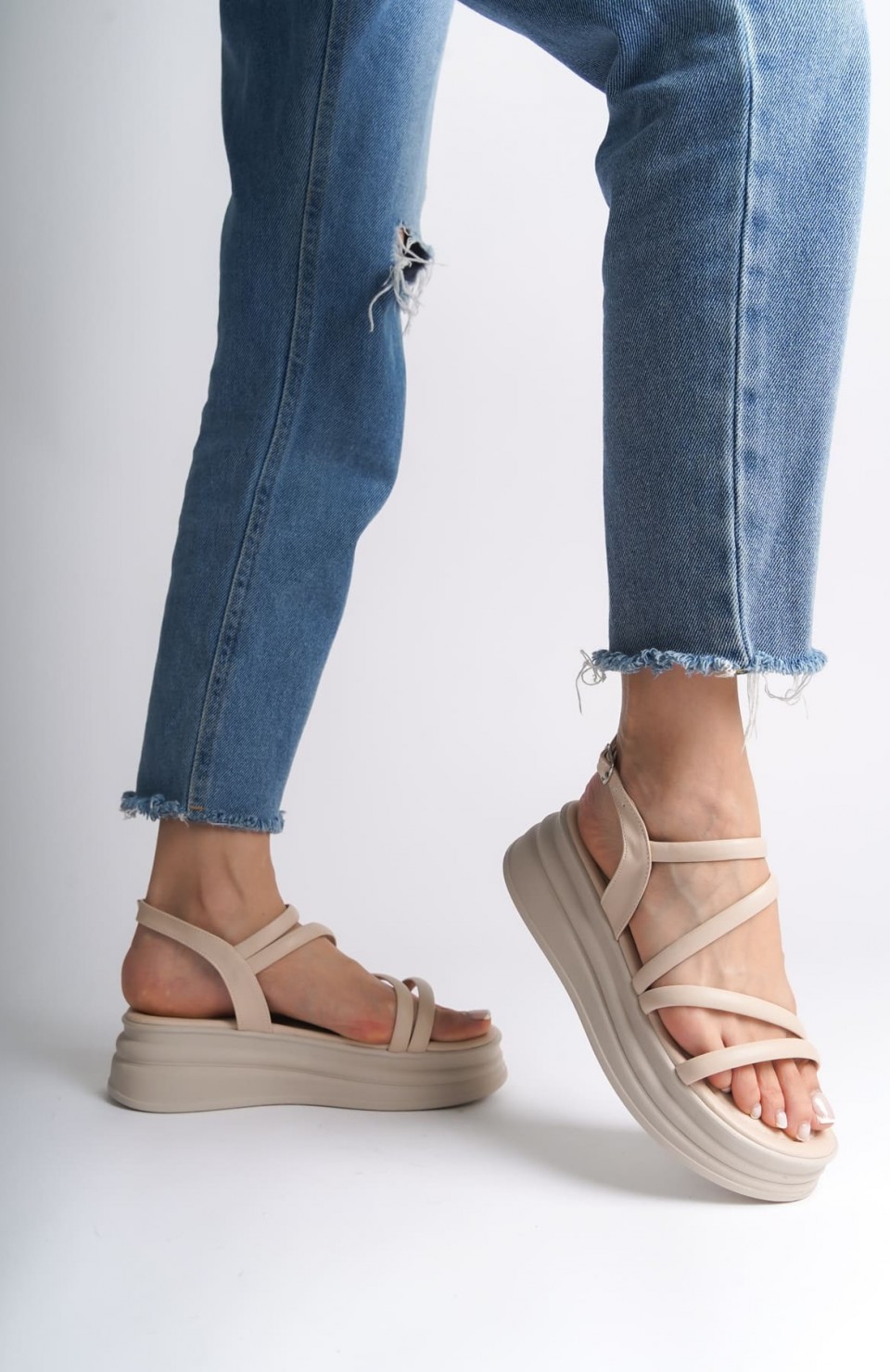 NATALIE İnce Tokalı Şerit Detaylı Ortopedik Taban Kadın Sandalet  CKT - Krem