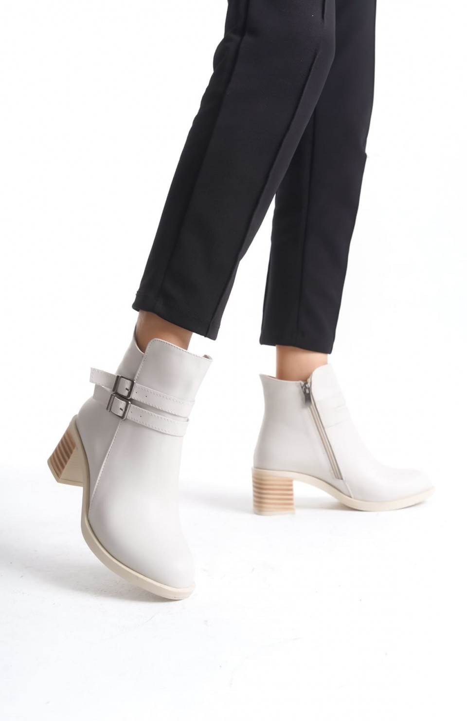 NOEMI Tokalı Fermuarlı Ortopedik Taban Topuklu Kadın Bot  CKT - Krem