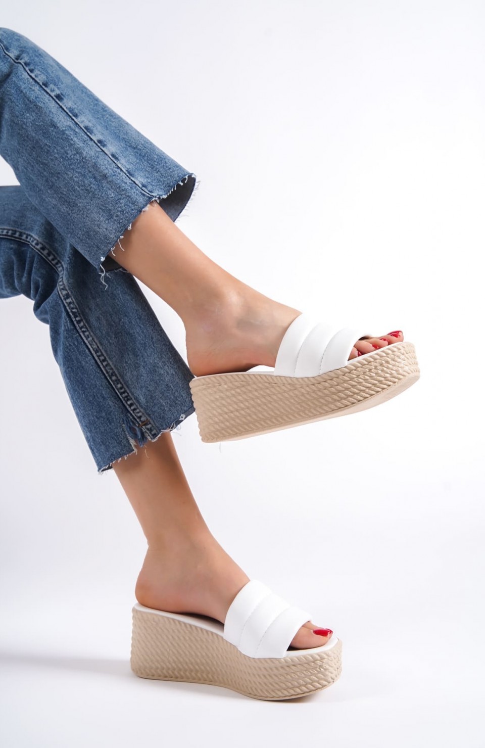 REINA Dolgu Topuklu Ortopedik Taban Hasır Görünümlü Kadın Terlik CKT - Beyaz