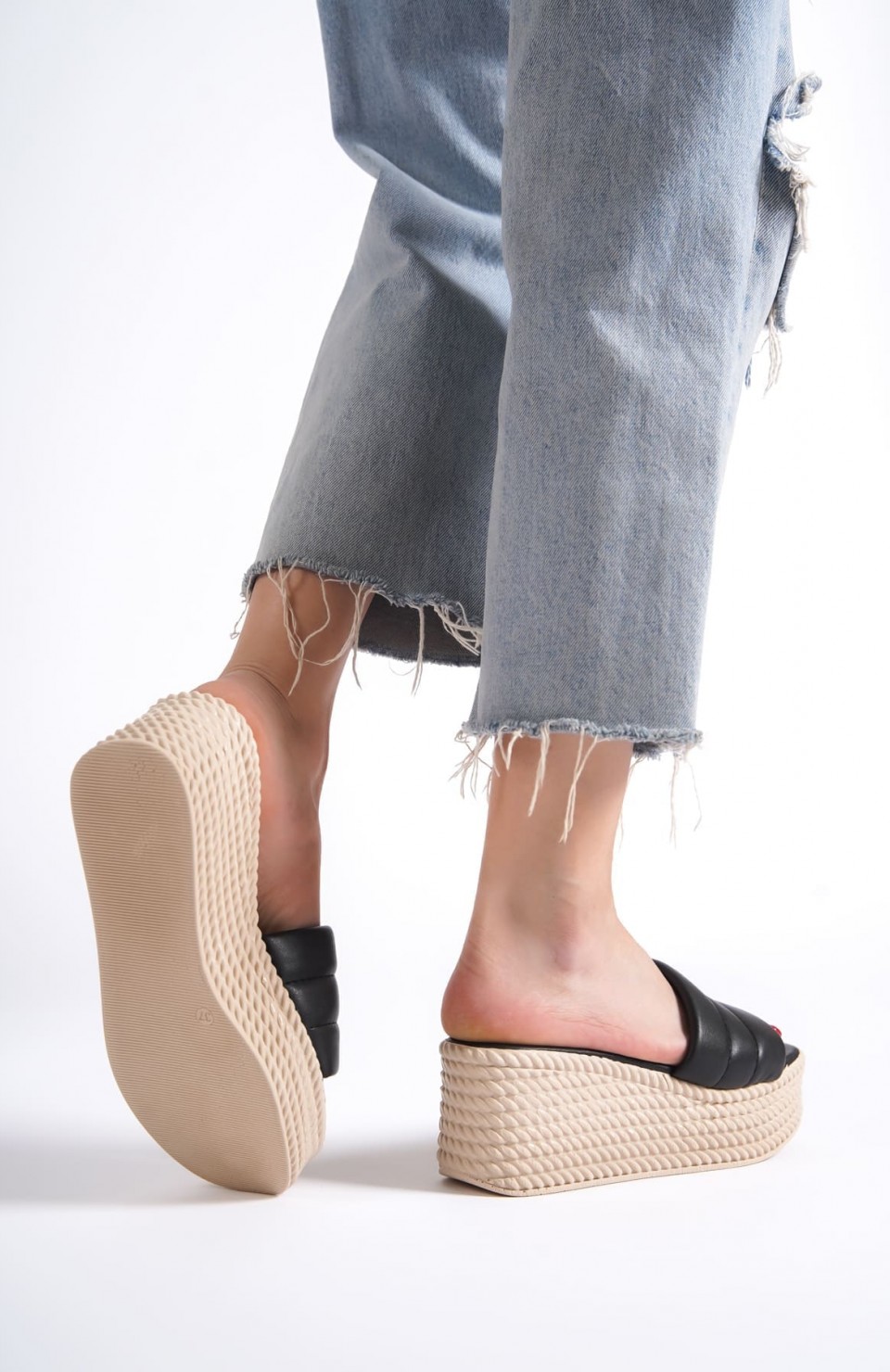 REINA Dolgu Topuklu Ortopedik Taban Hasır Görünümlü Kadın Terlik CKT - Siyah