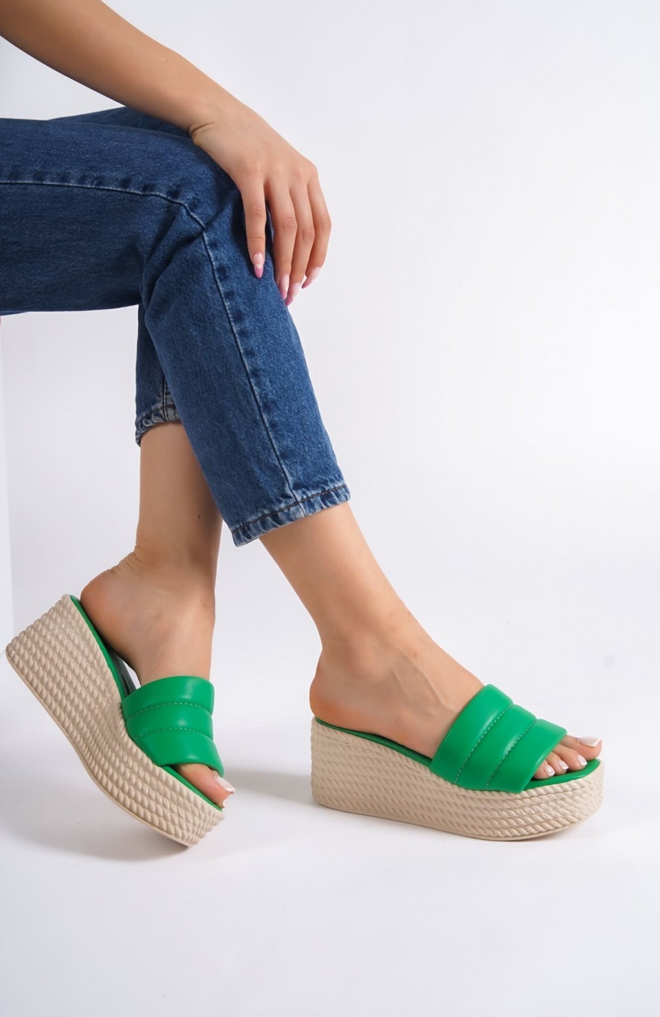 REINA Dolgu Topuklu Ortopedik Taban Hasır Görünümlü Kadın Terlik CKT - Yeşil