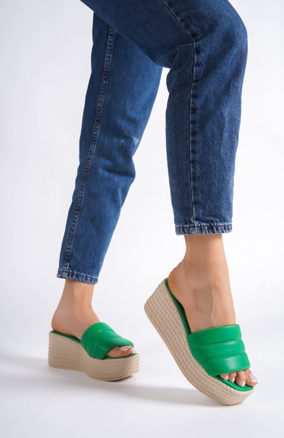 REINA Dolgu Topuklu Ortopedik Taban Hasır Görünümlü Kadın Terlik CKT - Yeşil