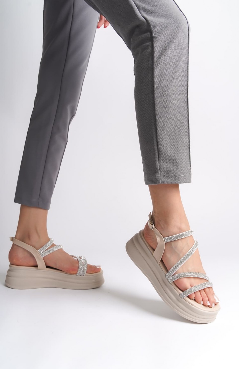 RILEY İnce Tokalı Taşlı Şeritli Ortopedik Taban Kadın Sandalet  CKT - Krem Somersan Giyim | Kadın, Erkek ve Çocuk Moda