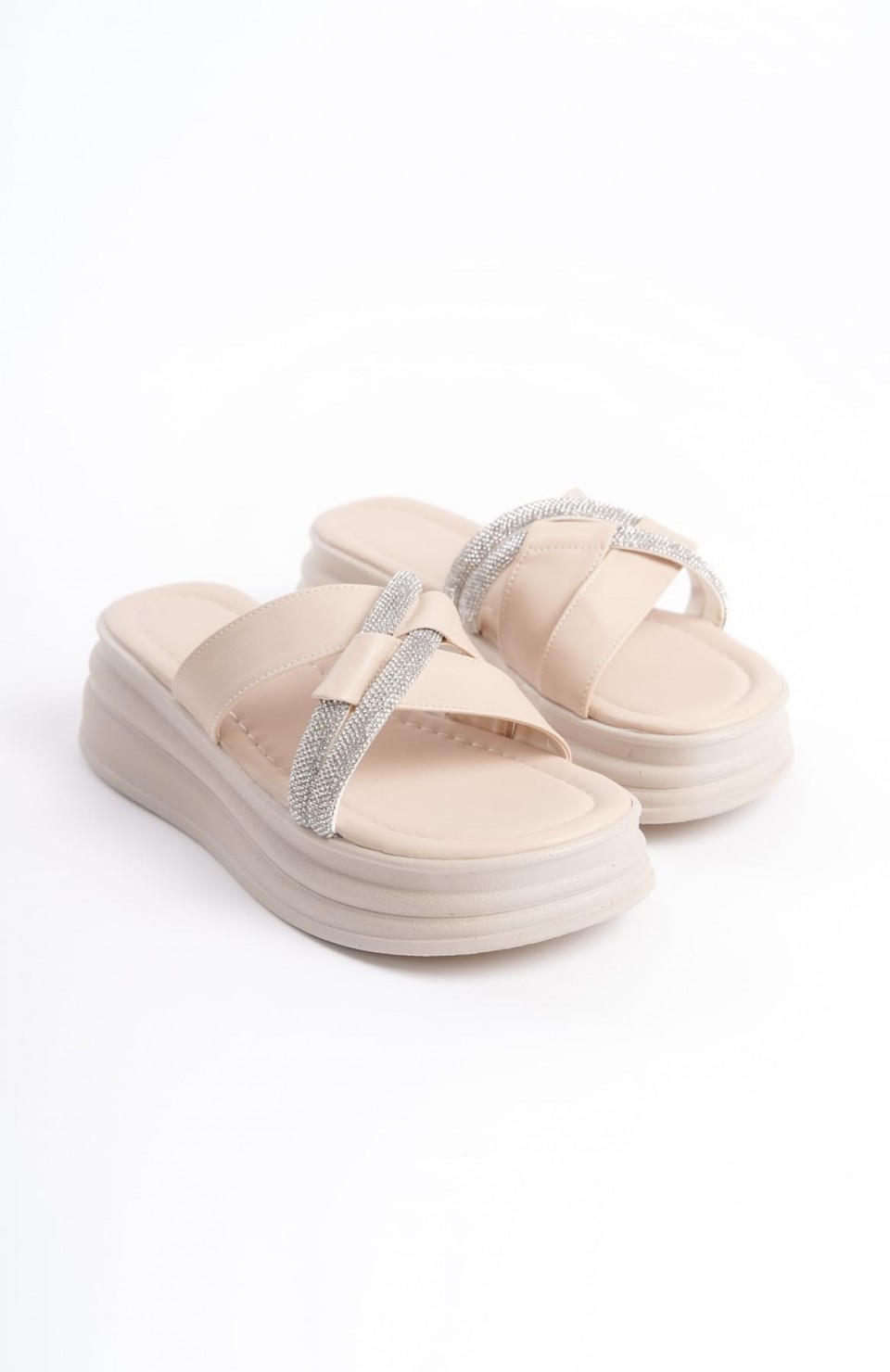 RUBY Düz Topuklu Taşlı Çapraz Şeritli Kalın ve Ortopedik Taban Kadın Terlik  CKT - Krem