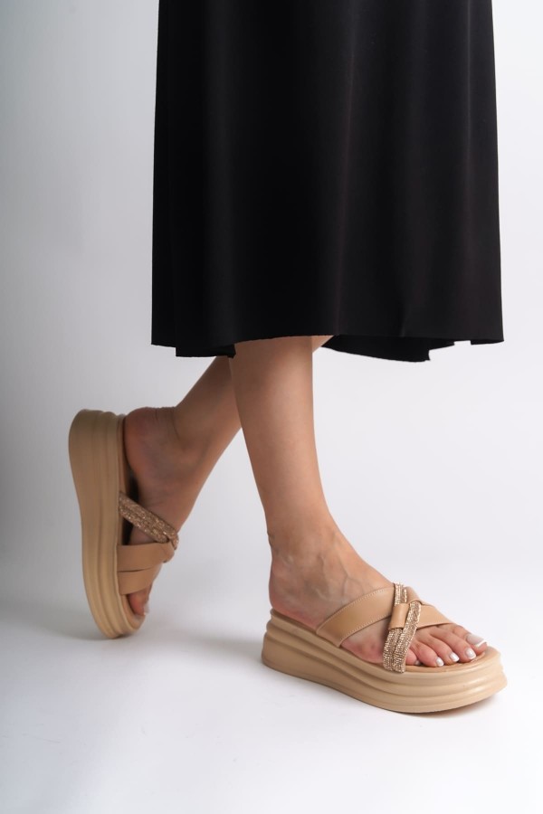 RUBY Düz Topuklu Taşlı Çapraz Şeritli Kalın ve Ortopedik Taban Kadın Terlik  CTT - Ten