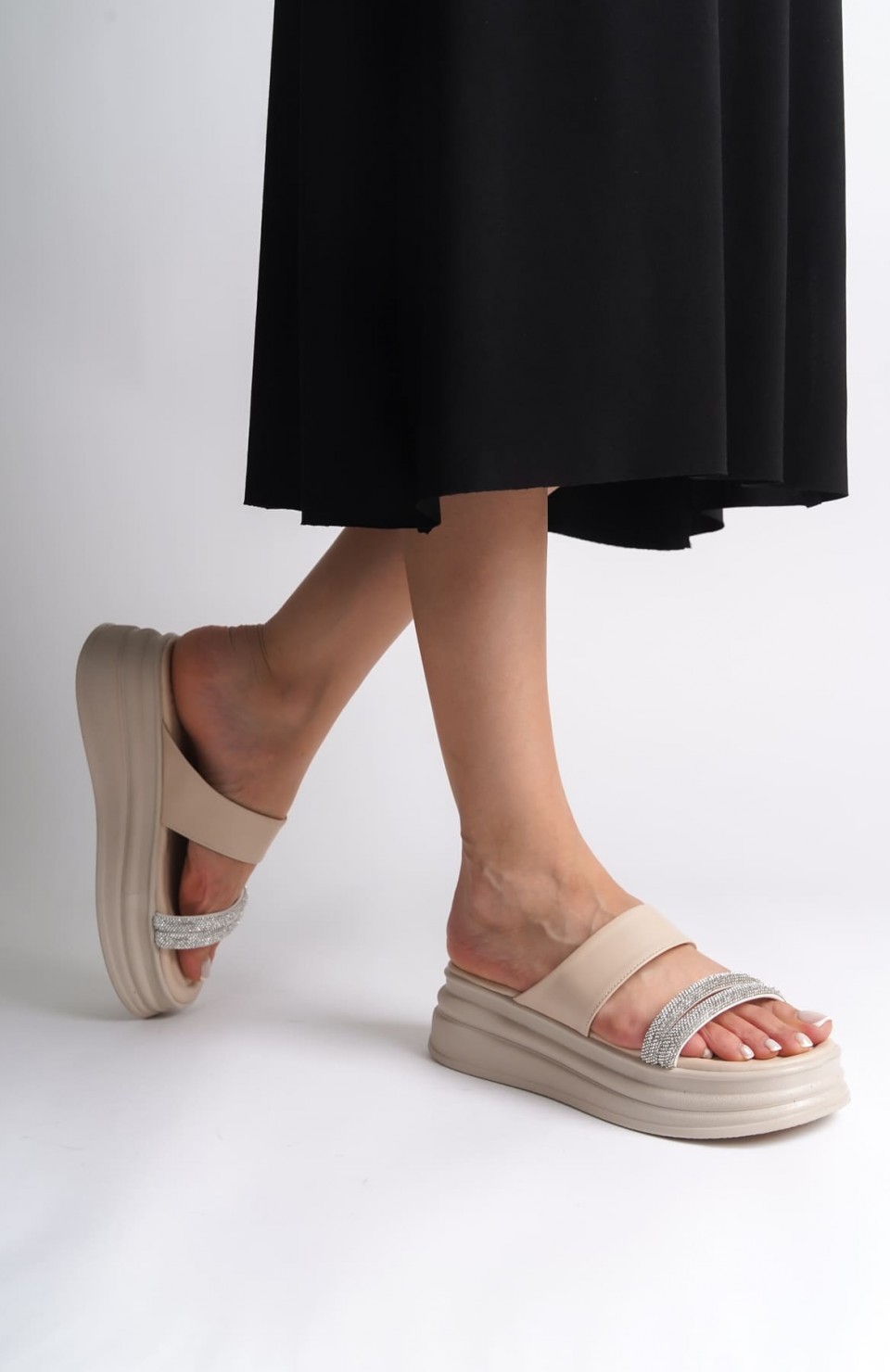 SARAH Düz Topuklu Taşlı Şeritli Kalın ve Ortopedik Taban Kadın Terlik  CKT - Krem