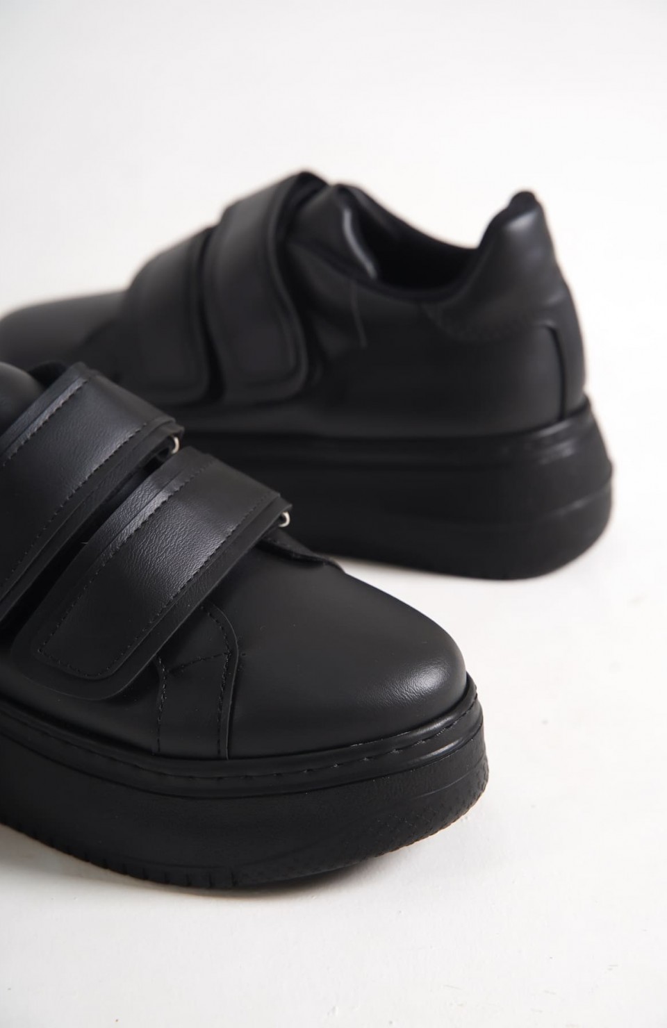 VALENCIA Bağcıksız Cırt Cırtlı Ortopedik Taban Kadın Sneaker Spor Ayakkabı CST - Siyah