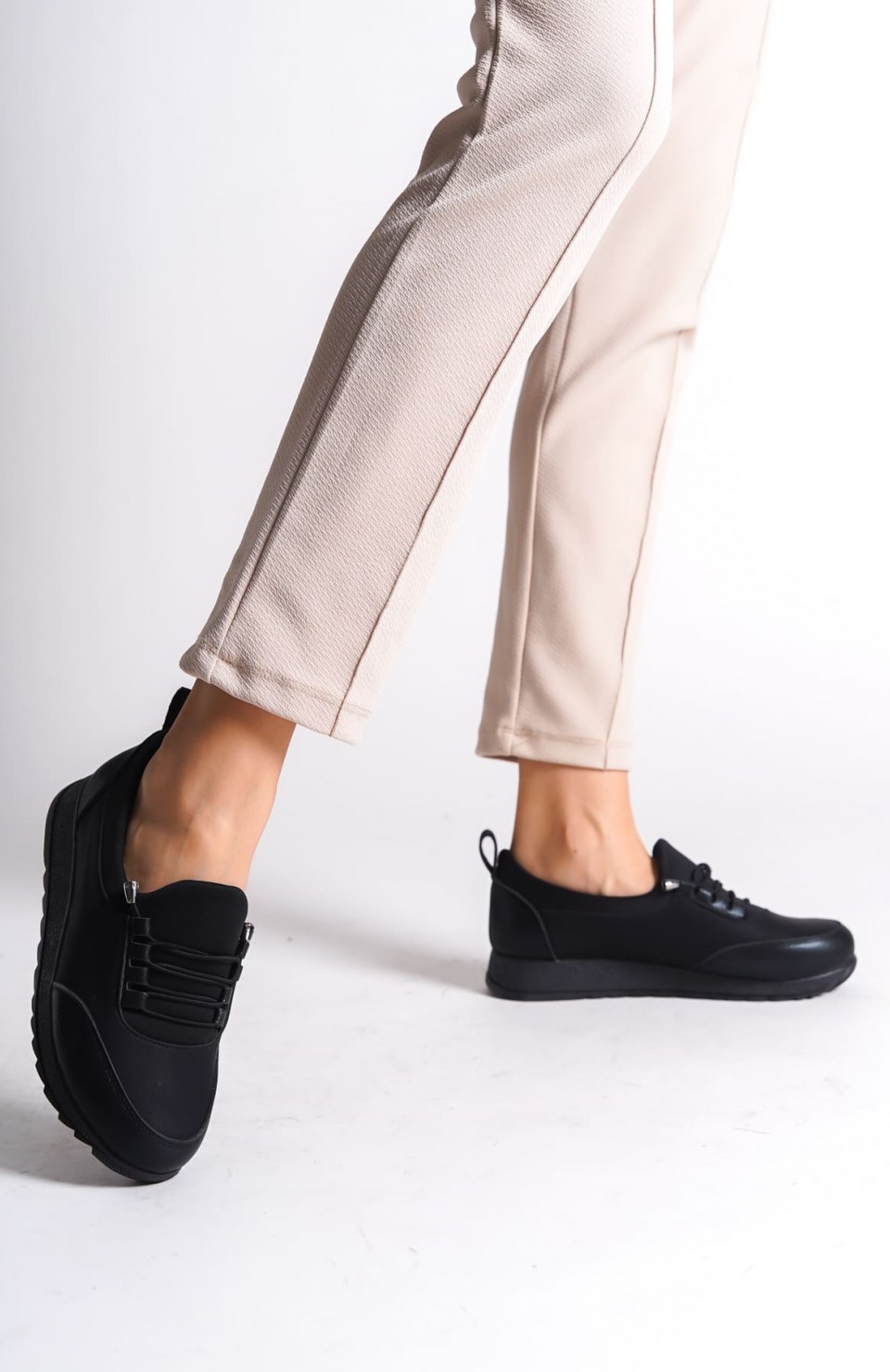 VIOLET Bağcıklı Lastikli Ortopedik Rahat Taban Cilt Detaylı Klasik Kadın Babet Anne Ayakkabısı CST - Siyah