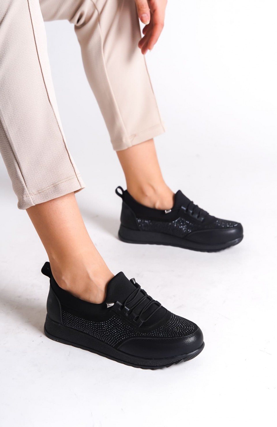 VIOLET Bağcıklı Lastikli Ortopedik Rahat Taban Taş Detaylı Klasik Kadın Babet Anne Ayakkabısı  CST - Siyah Somersan Giyim | Kadın, Erkek ve Çocuk Moda