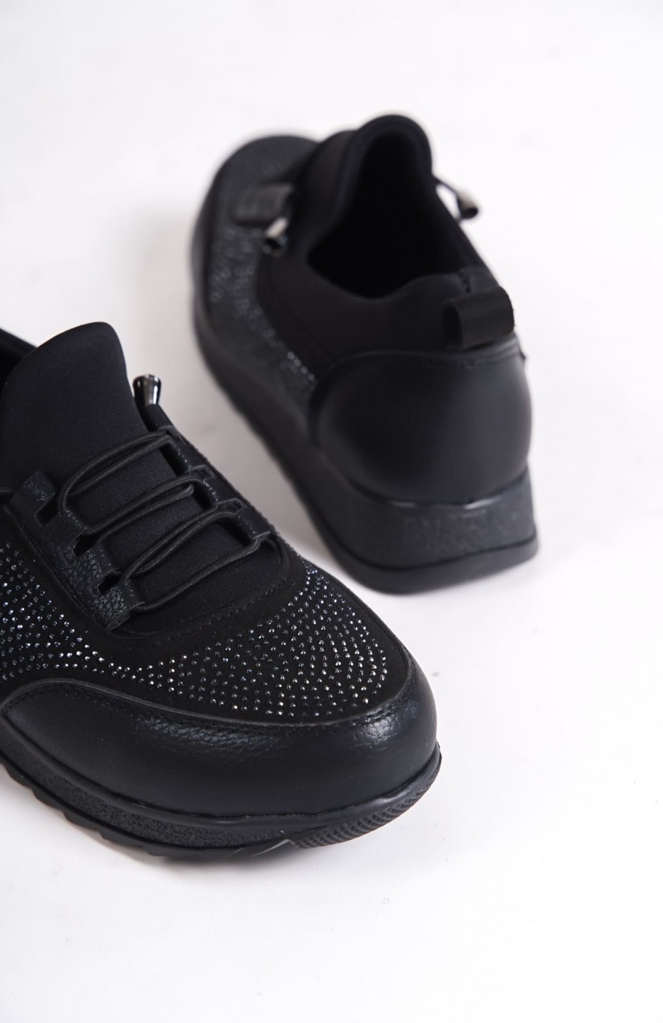 VIOLET Bağcıklı Lastikli Ortopedik Rahat Taban Taş Detaylı Klasik Kadın Babet Anne Ayakkabısı  CST - Siyah Somersan Giyim | Kadın, Erkek ve Çocuk Moda