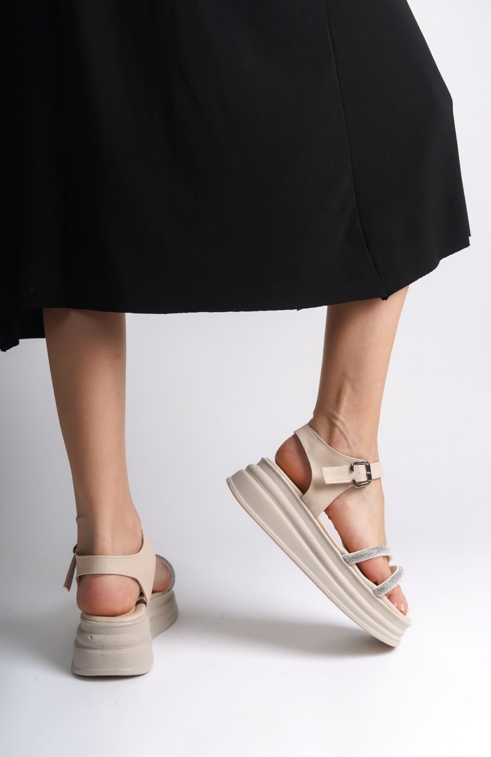 ZLOHE Kalın Tokalı Taşlı Şeritli Ortopedik Taban Kadın Sandalet  CKT - Krem