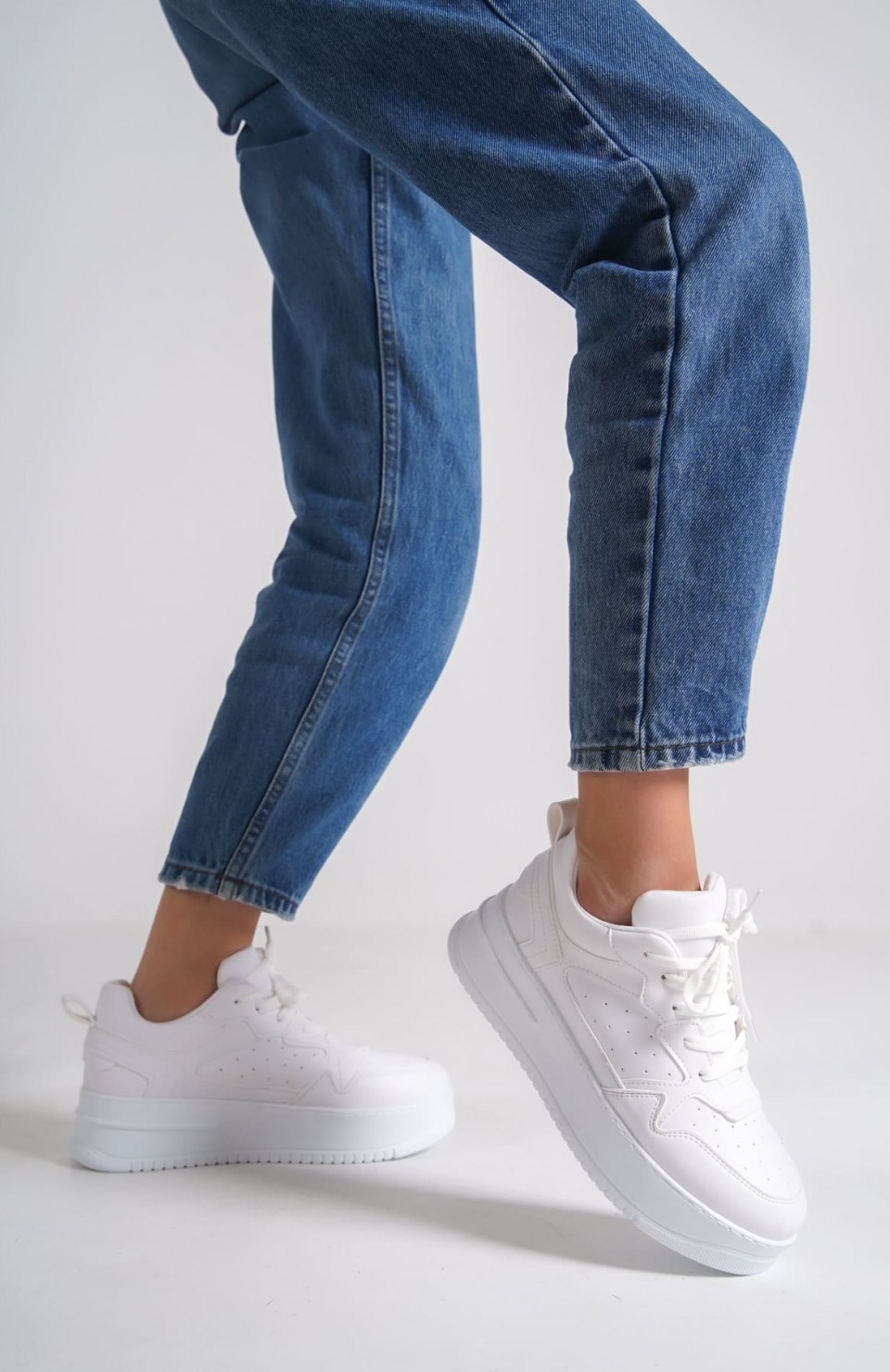 ALESSI Bağcıklı Ortopedik Taban Kadın Sneaker Spor Ayakkabı CBT - Beyaz Somersan Giyim | Kadın, Erkek ve Çocuk Moda