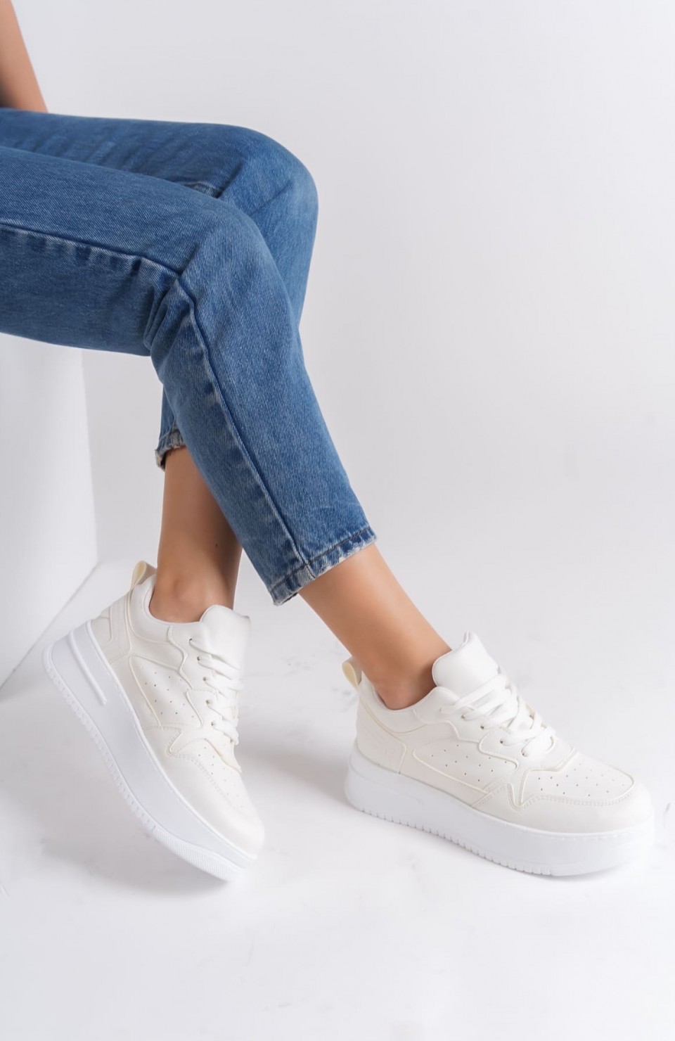 ALESSI Bağcıklı Ortopedik Taban Kadın Sneaker Spor Ayakkabı CBT - Kırık Beyaz Somersan Giyim | Kadın, Erkek ve Çocuk Moda