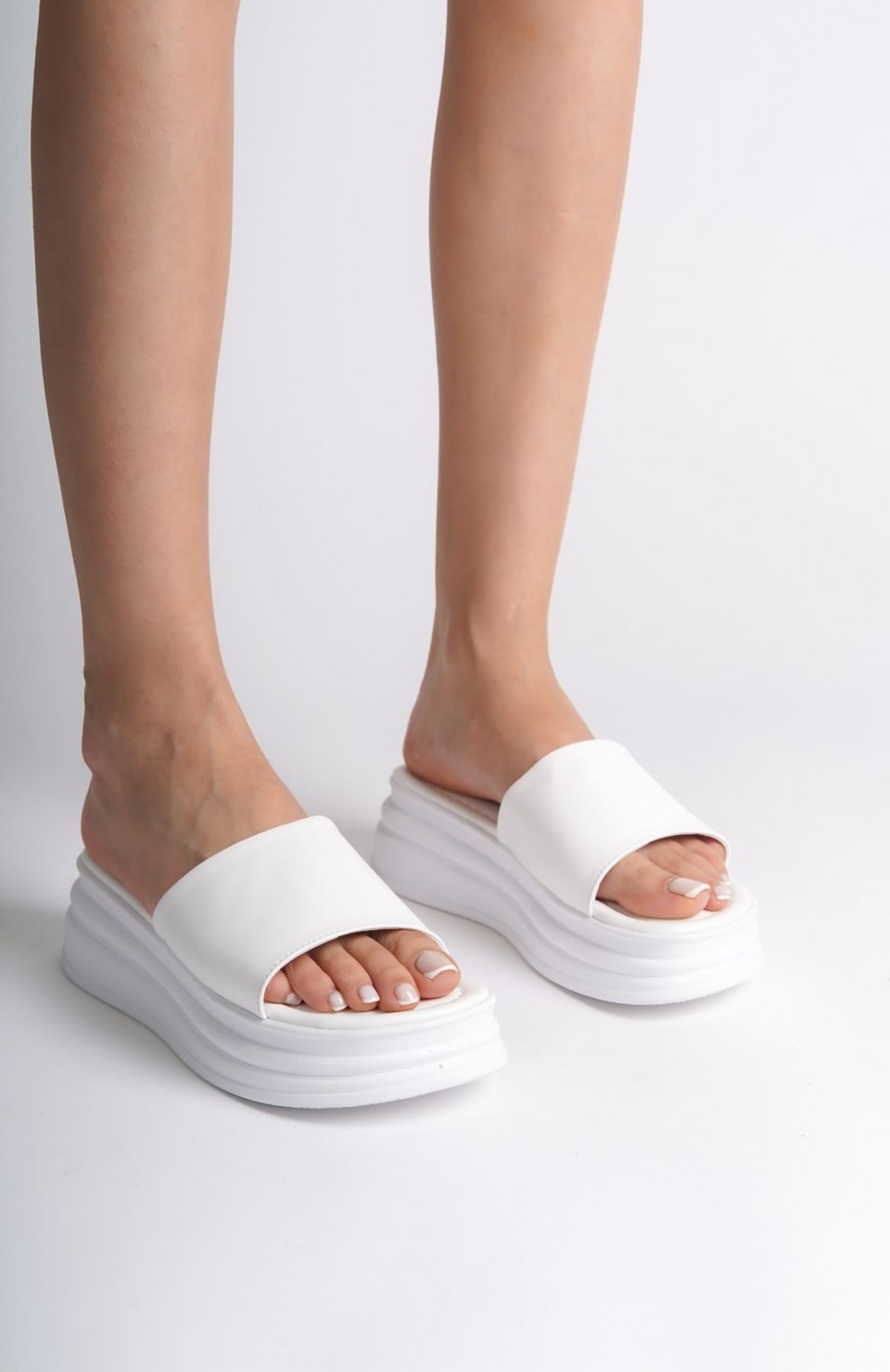 ALICE Düz Topuklu Kalın ve Ortopedik Taban Kadın Terlik CBT - Beyaz Somersan Giyim | Kadın, Erkek ve Çocuk Moda