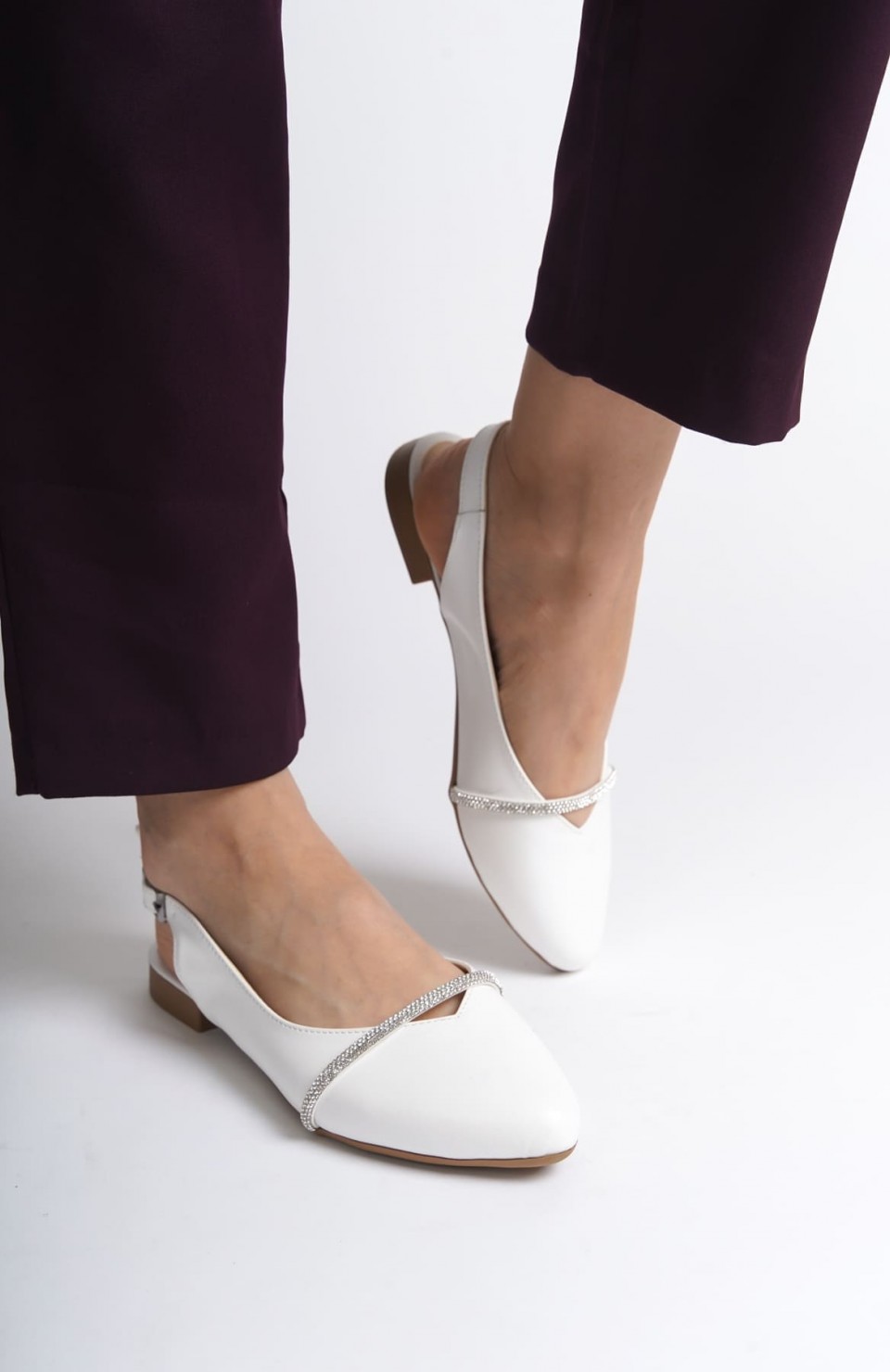ALLISON Tokalı Ortopedik Rahat Taban Taş Detaylı Kadın Babet Ayakkabı  CKT - Beyaz Somersan Giyim | Kadın, Erkek ve Çocuk Moda