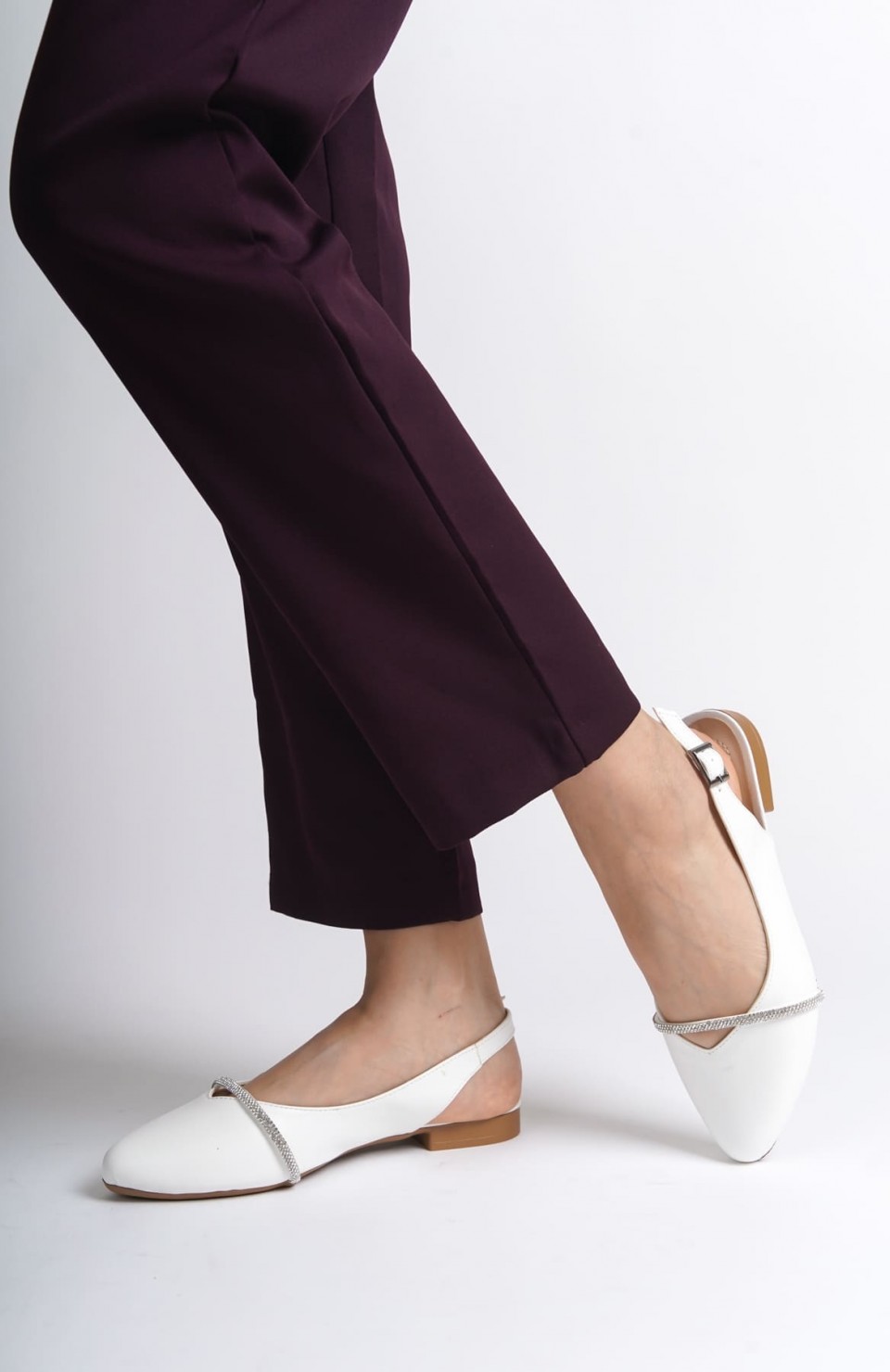 ALLISON Tokalı Ortopedik Rahat Taban Taş Detaylı Kadın Babet Ayakkabı  CKT - Beyaz Somersan Giyim | Kadın, Erkek ve Çocuk Moda