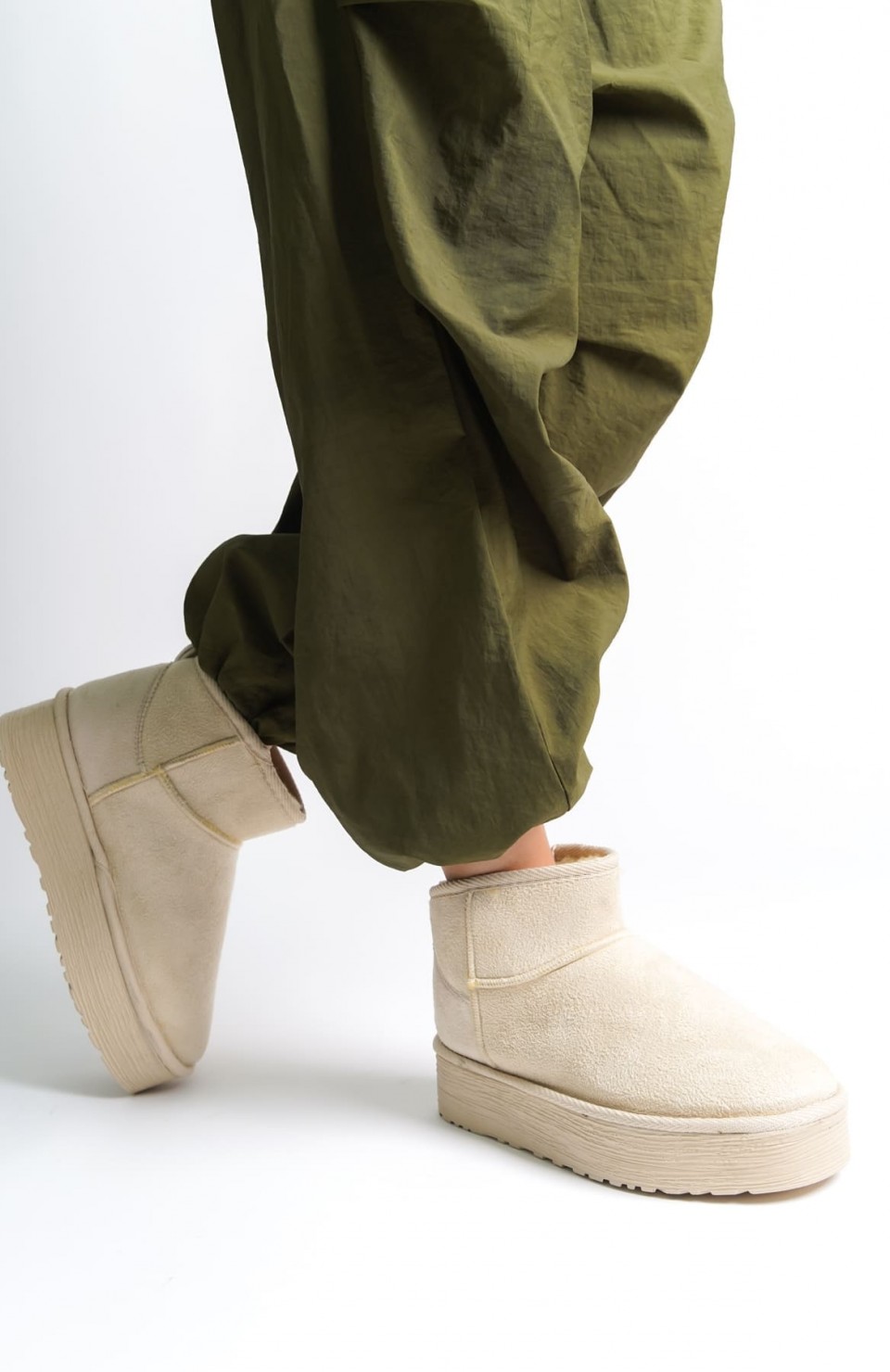 AMELIA Bağcıksız Düz ve Kalın Taban İçi Kürklü Kısa Süet Kadın Bot  SKT - Krem Somersan Giyim | Kadın, Erkek ve Çocuk Moda