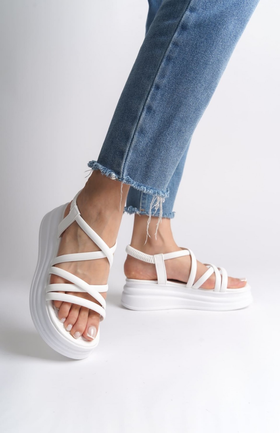 BELLA Lastikli Şerit Detaylı Ortopedik Taban Kadın Sandalet CBT - Beyaz Somersan Giyim | Kadın, Erkek ve Çocuk Moda