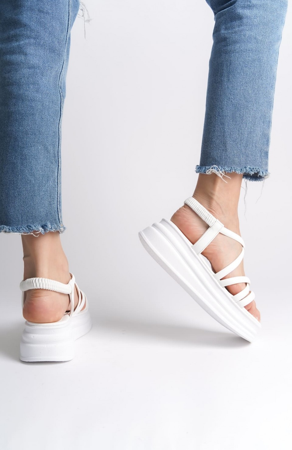 BELLA Lastikli Şerit Detaylı Ortopedik Taban Kadın Sandalet CBT - Beyaz Somersan Giyim | Kadın, Erkek ve Çocuk Moda