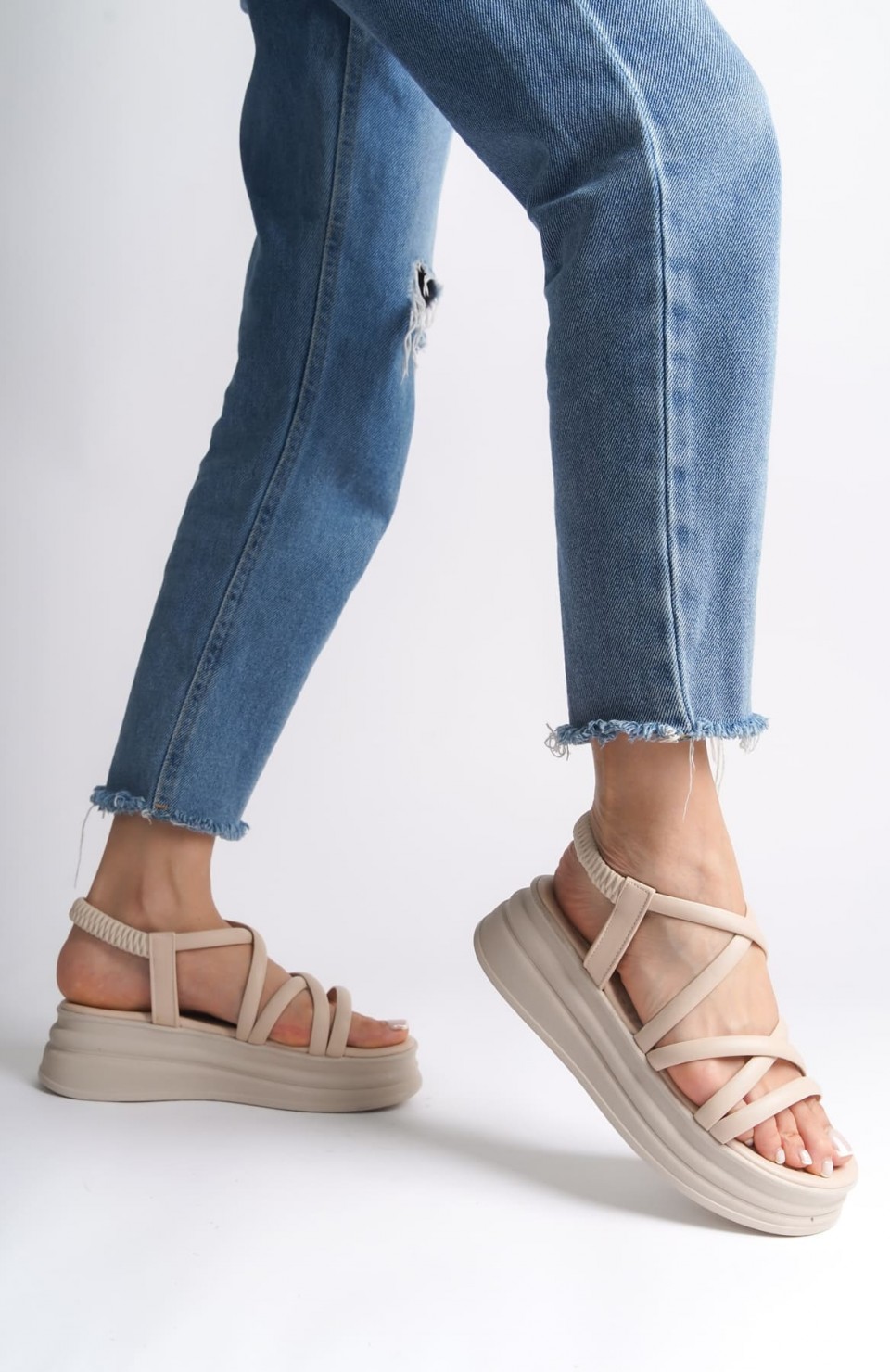 BELLA Lastikli Şerit Detaylı Ortopedik Taban Kadın Sandalet CKT - Krem Somersan Giyim | Kadın, Erkek ve Çocuk Moda