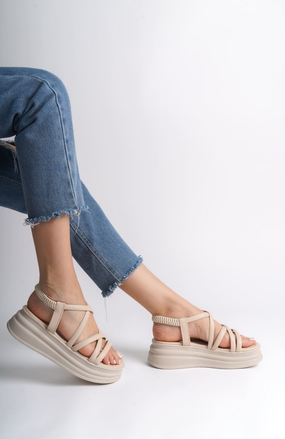 BELLA Lastikli Şerit Detaylı Ortopedik Taban Kadın Sandalet CKT - Krem Somersan Giyim | Kadın, Erkek ve Çocuk Moda