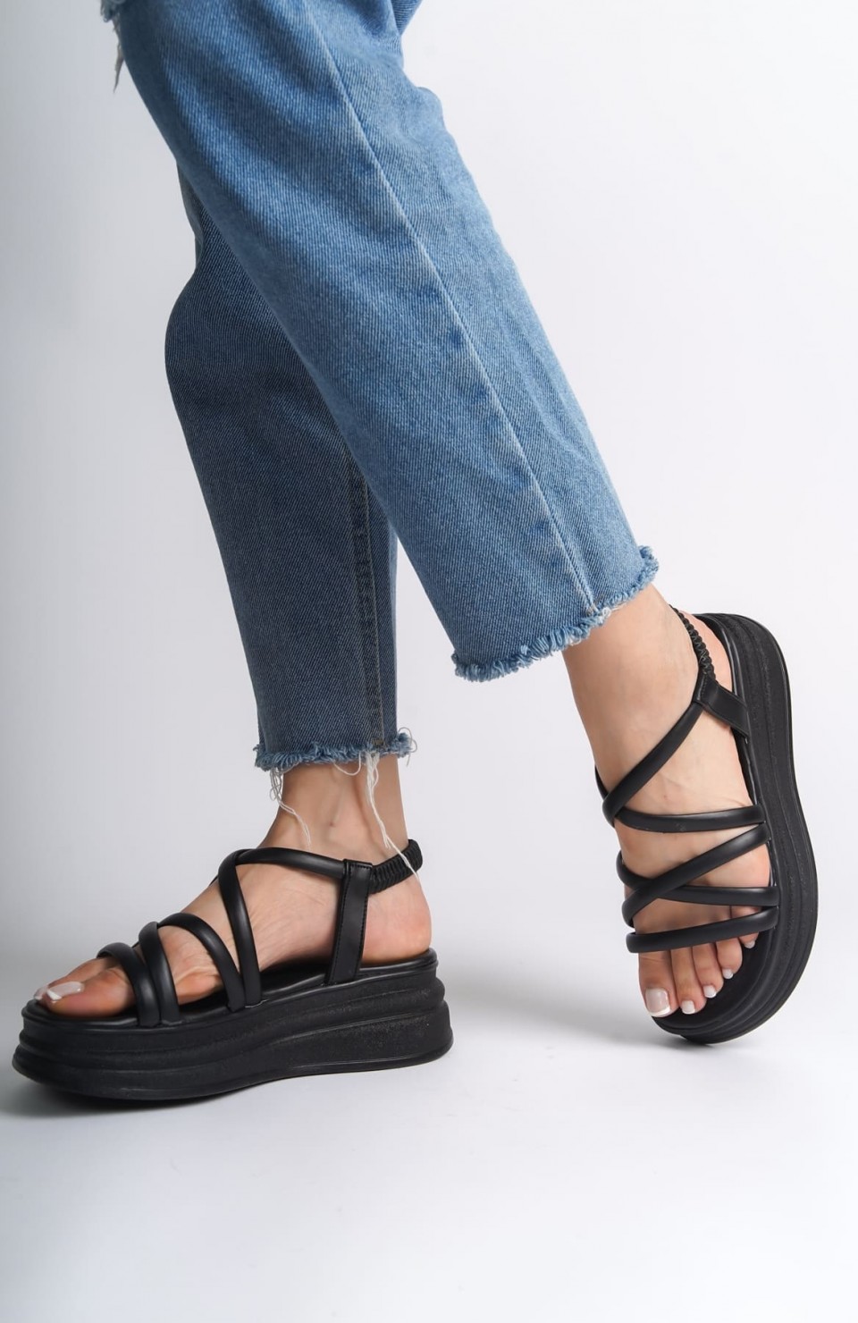 BELLA Lastikli Şerit Detaylı Ortopedik Taban Kadın Sandalet CST - Siyah Somersan Giyim | Kadın, Erkek ve Çocuk Moda