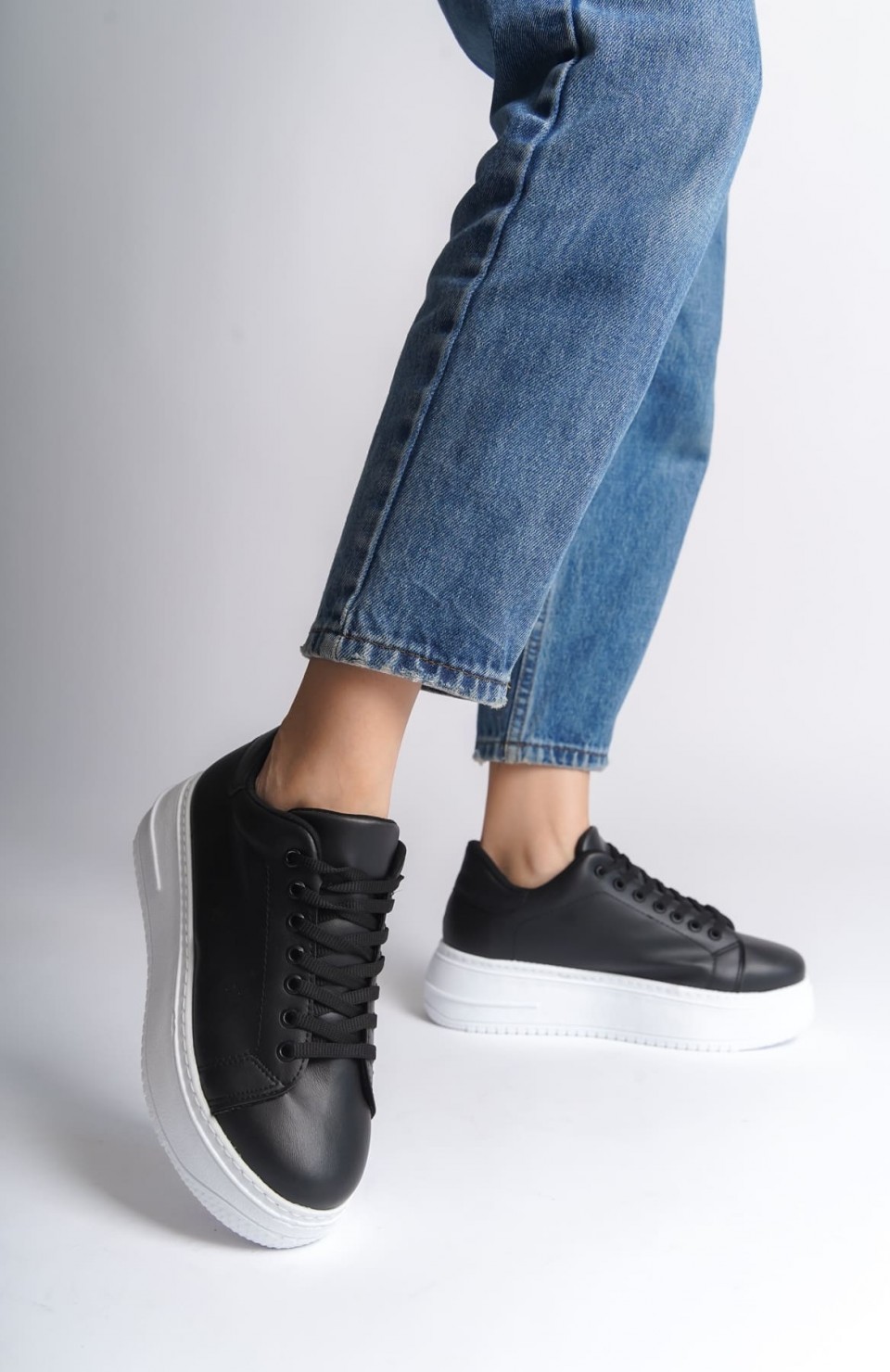 BIANA Bağcıklı Ortopedik Taban Kadın Sneaker Spor Ayakkabı  CBT - Siyah Somersan Giyim | Kadın, Erkek ve Çocuk Moda