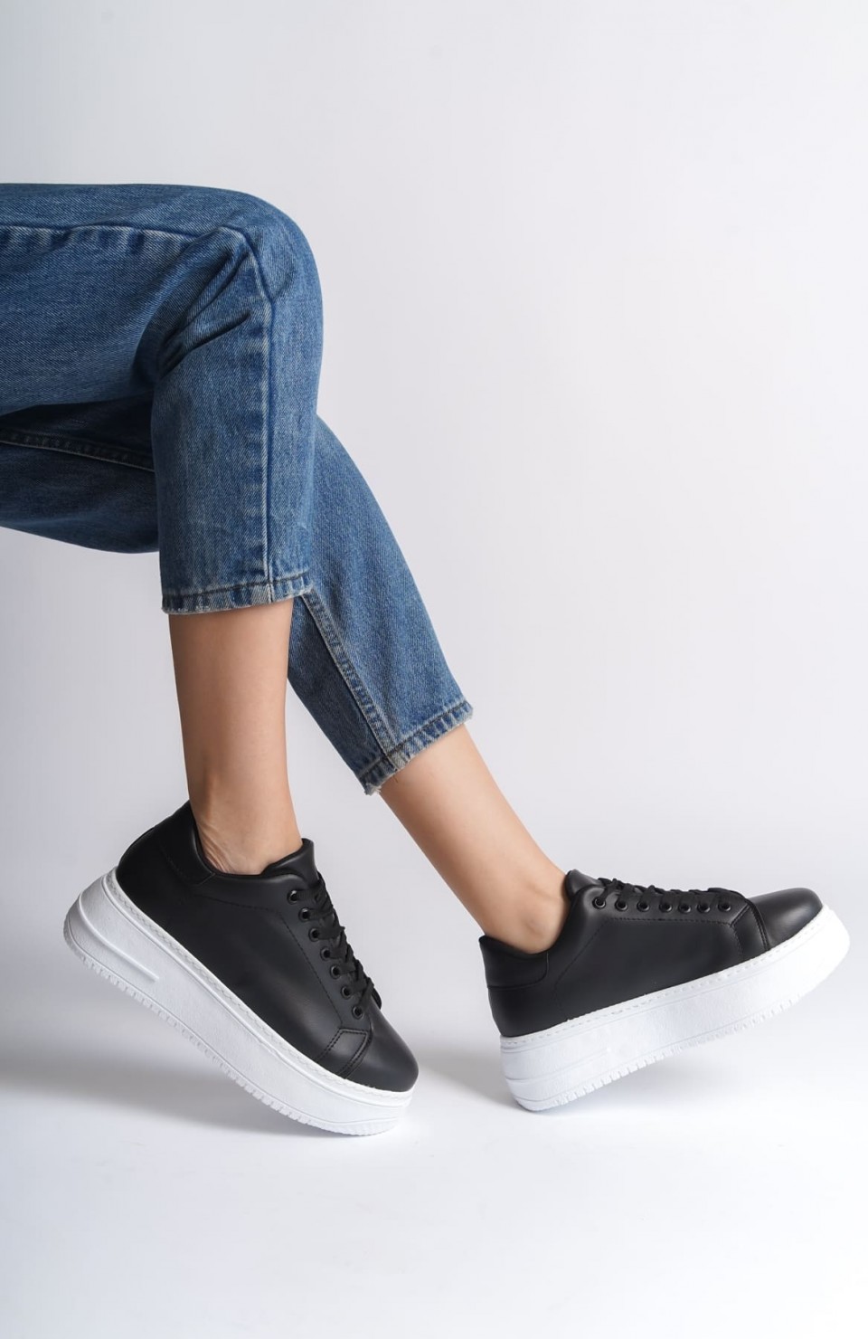 BIANA Bağcıklı Ortopedik Taban Kadın Sneaker Spor Ayakkabı  CBT - Siyah Somersan Giyim | Kadın, Erkek ve Çocuk Moda