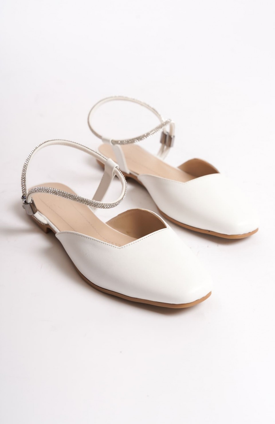 CAROLINE Lastikli Ortopedik Rahat Taban Bilekten Taş Detaylı Kadın Babet Ayakkabı  CKT - Beyaz Somersan Giyim | Kadın, Erkek ve Çocuk Moda