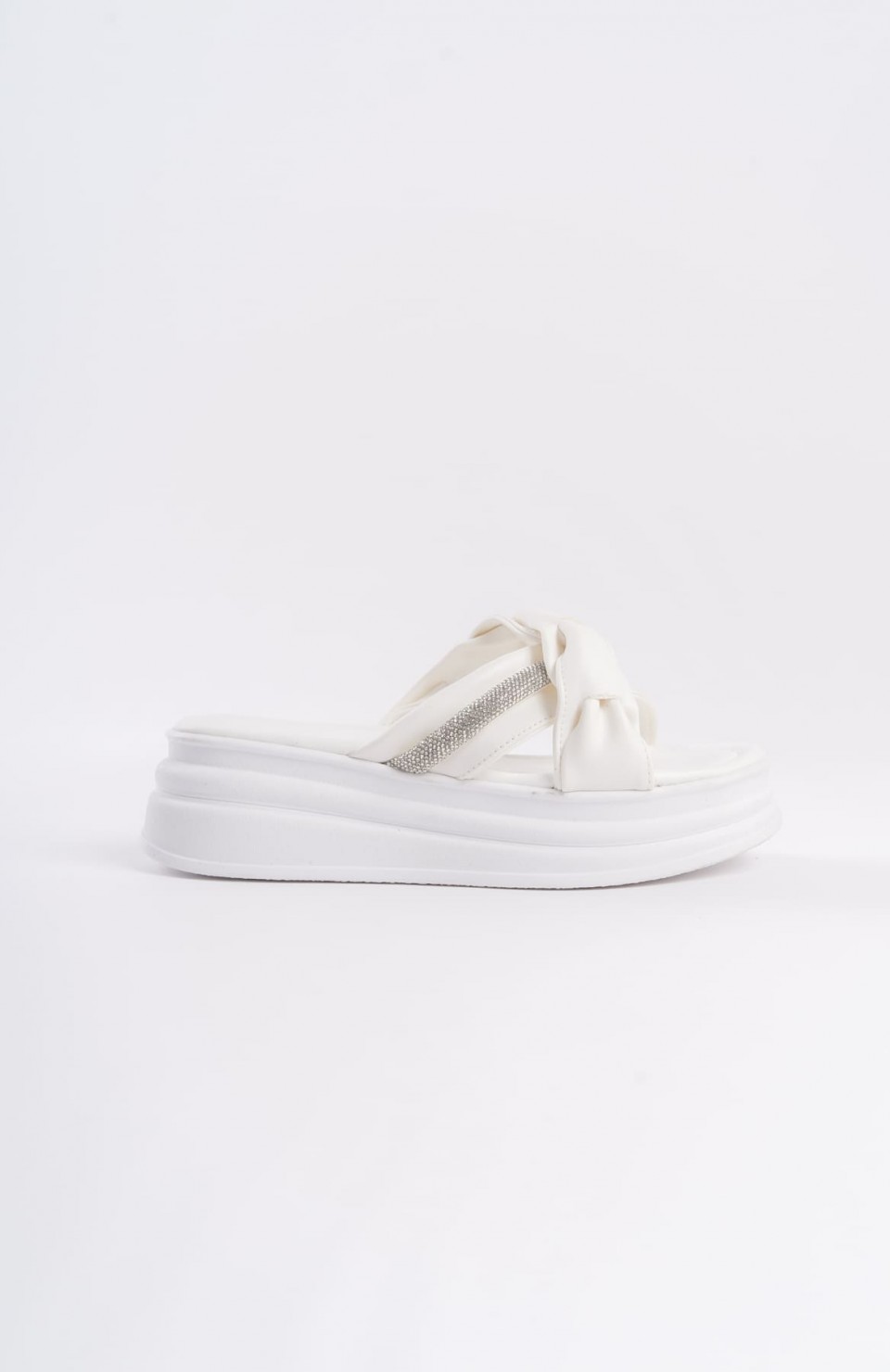 CLARA Düz Topuklu Kurdele Desenli Taşlı Kalın ve Ortopedik Taban Kadın Terlik  CBT - Beyaz Somersan Giyim | Kadın, Erkek ve Çocuk Moda