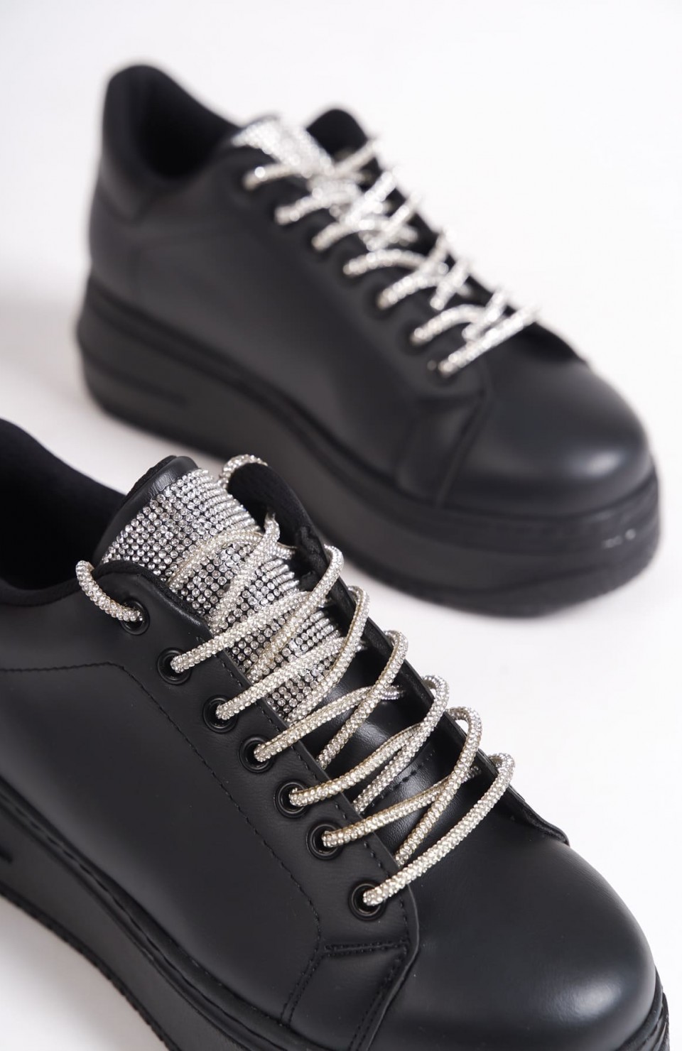 DELLA Bağcıklı Ortopedik Taban Taşlı Kadın Sneaker Spor Ayakkabı  CST - Siyah Somersan Giyim | Kadın, Erkek ve Çocuk Moda