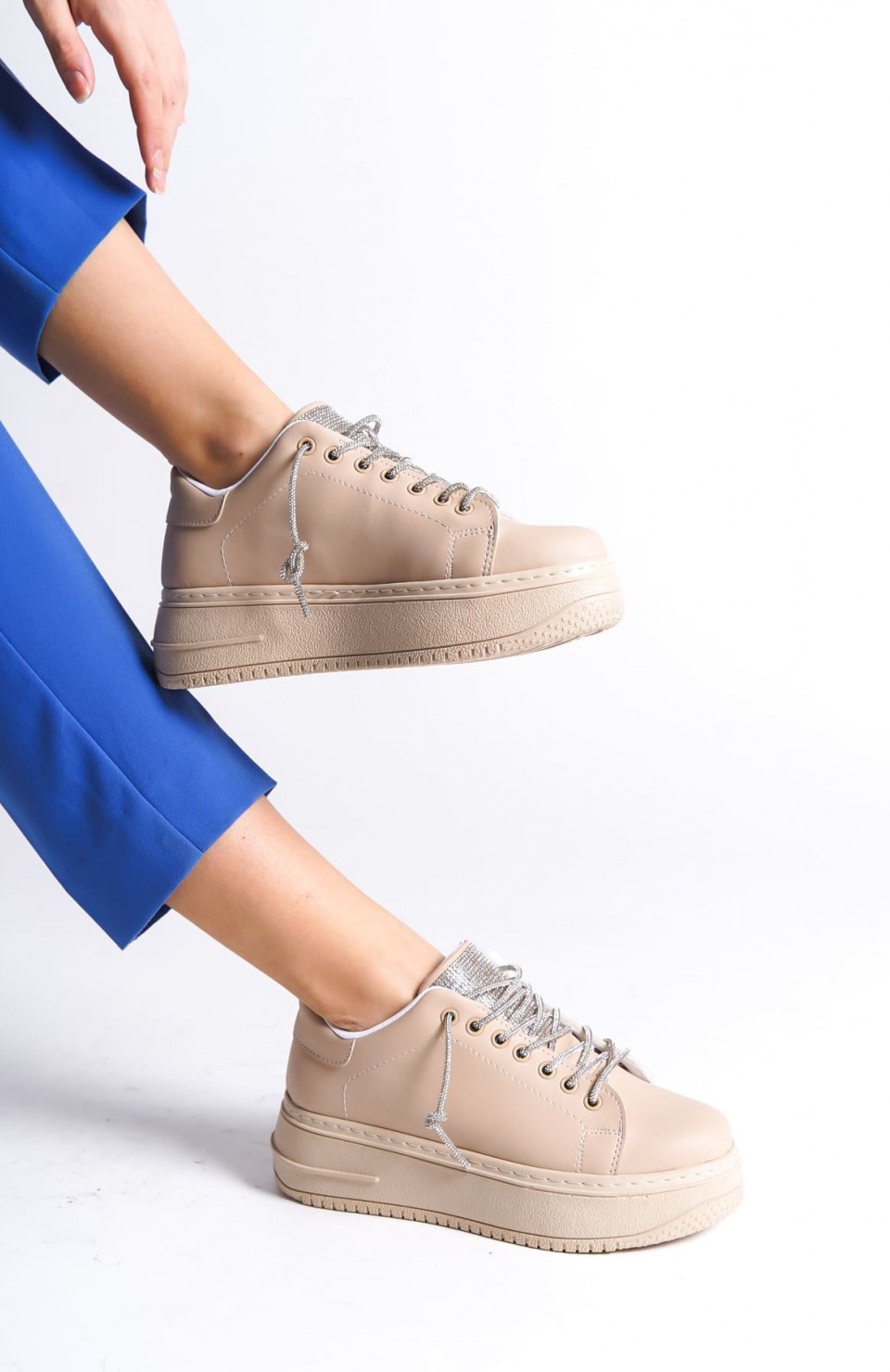 DELLA Bağcıklı Ortopedik Taban Taşlı Kadın Sneaker Spor Ayakkabı CTT - Ten Somersan Giyim | Kadın, Erkek ve Çocuk Moda